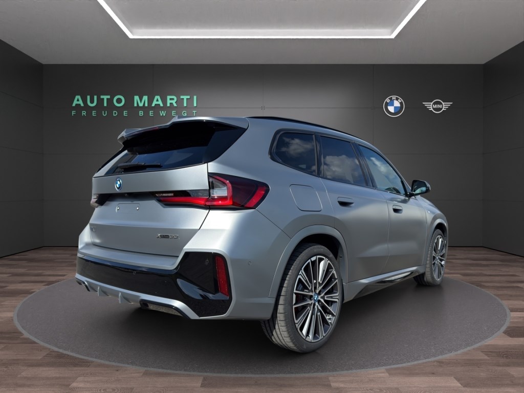BMW iX1 xDrive 30 M Sport Pro-showroom-element-3