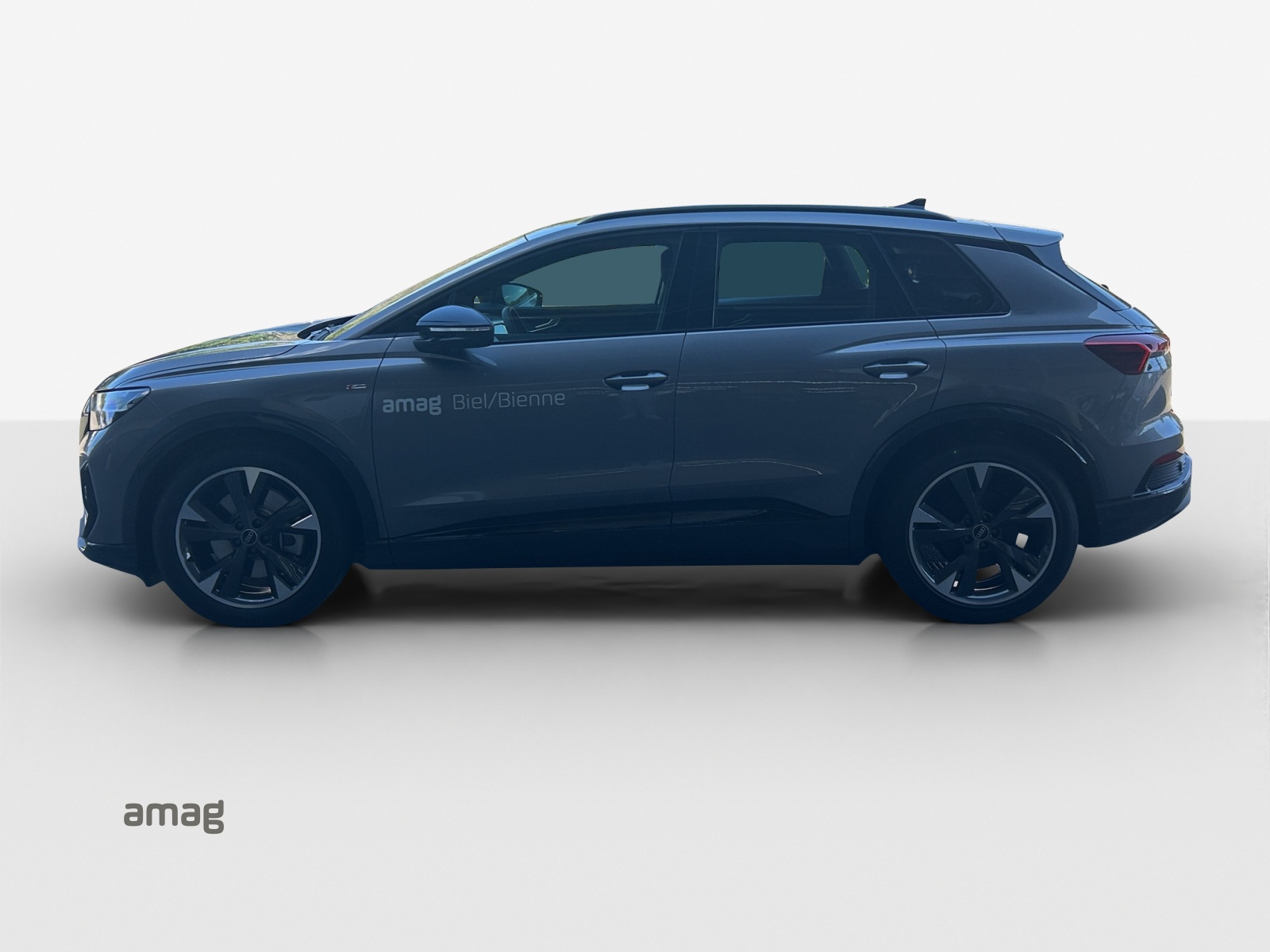 AUDI Q4 e-tron 45 quattro-showroom-element-1