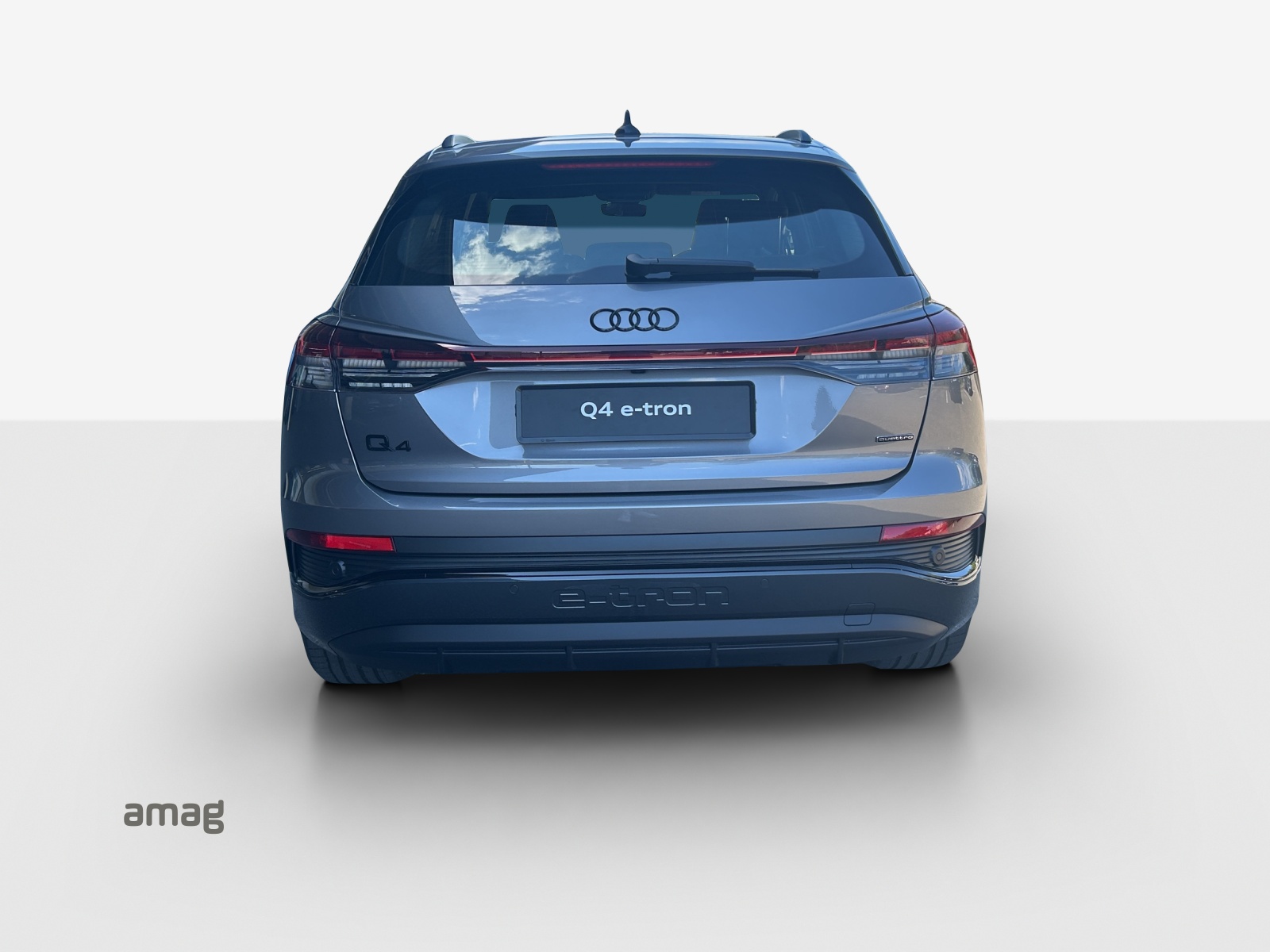 AUDI Q4 e-tron 45 quattro-showroom-element-3