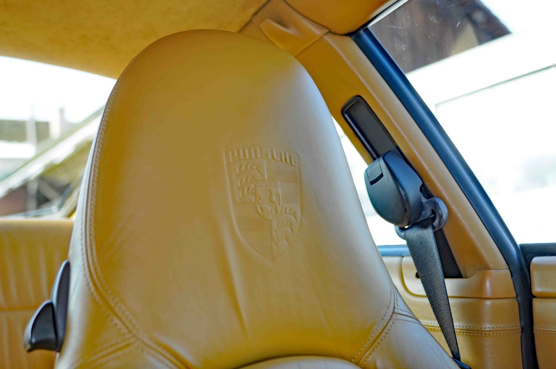 PORSCHE 911 Carrera 4-image-5
