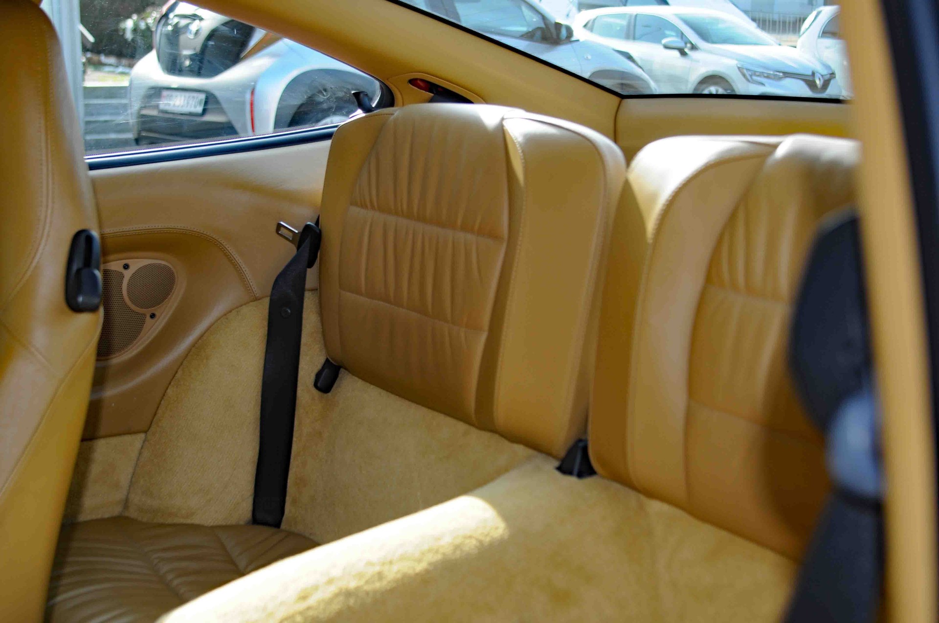 PORSCHE 911 Carrera 4-image-12