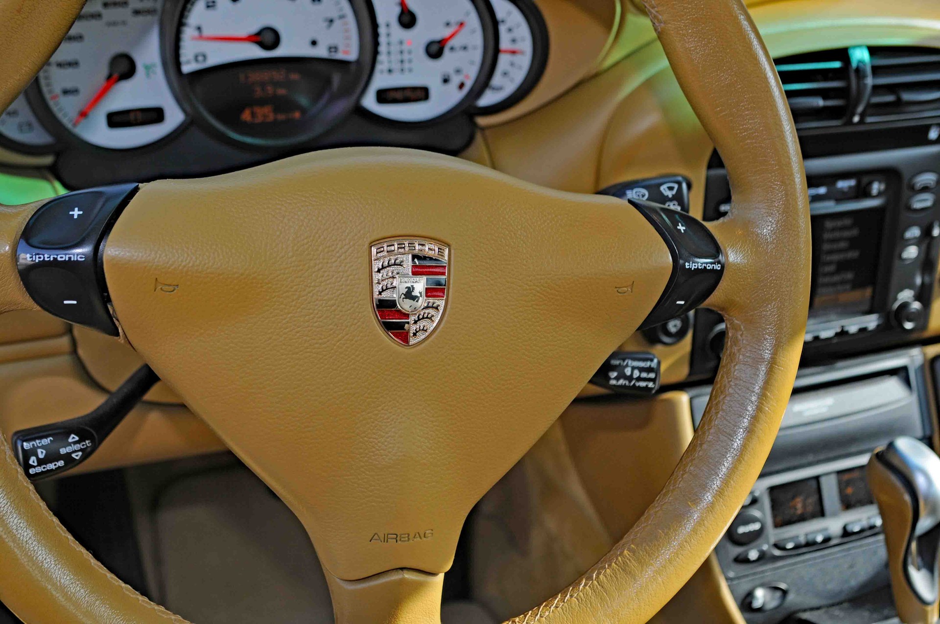 PORSCHE 911 Carrera 4-image-11