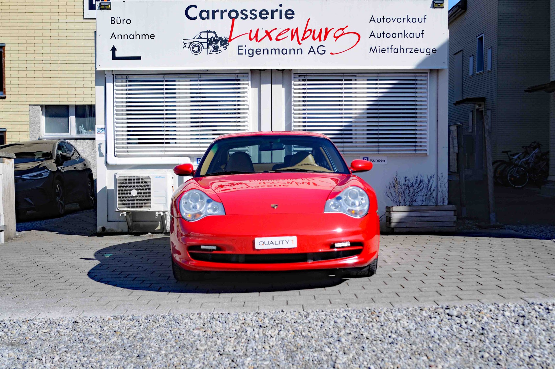 PORSCHE 911 Carrera 4-image-1