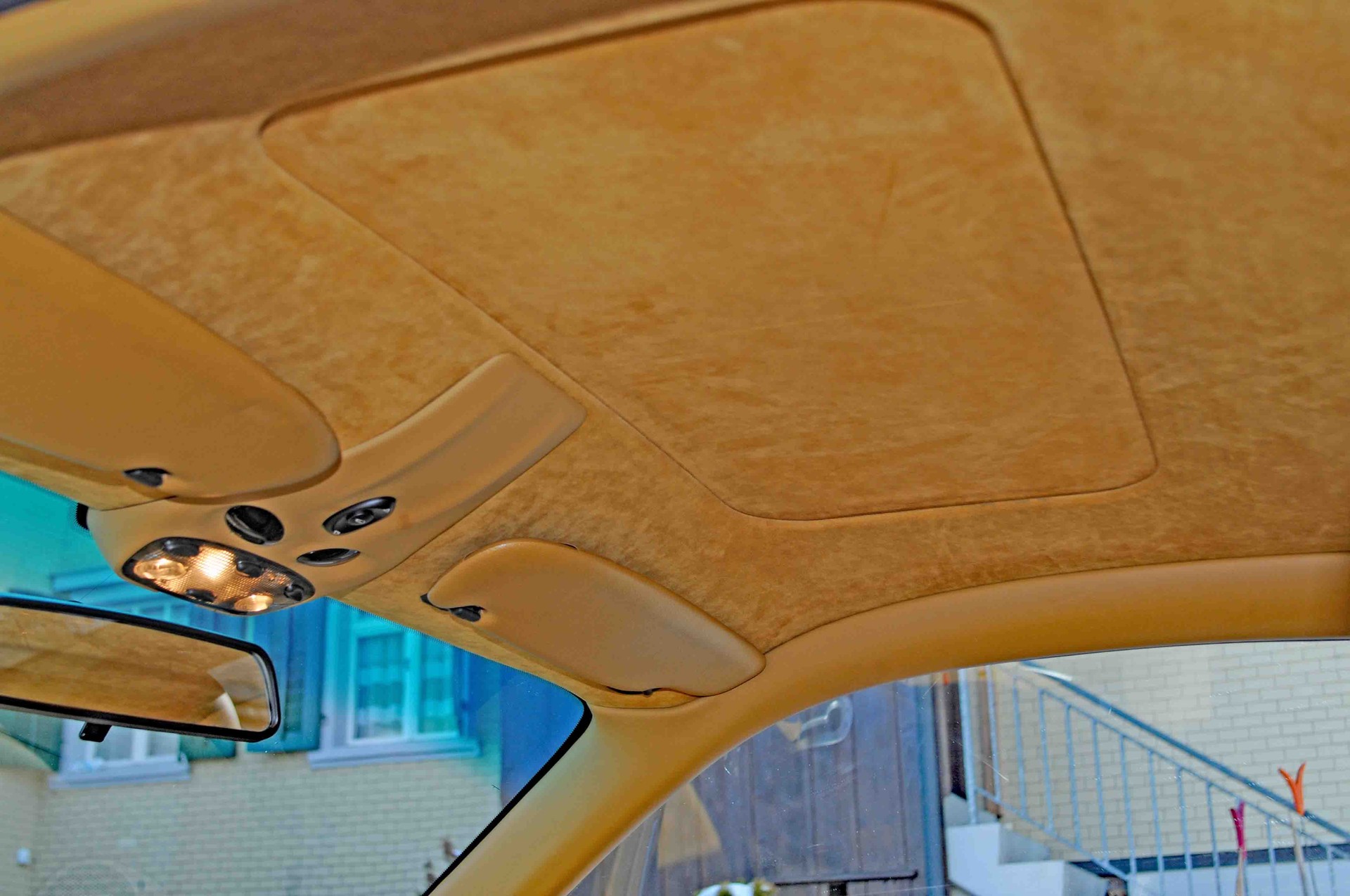 PORSCHE 911 Carrera 4-image-9