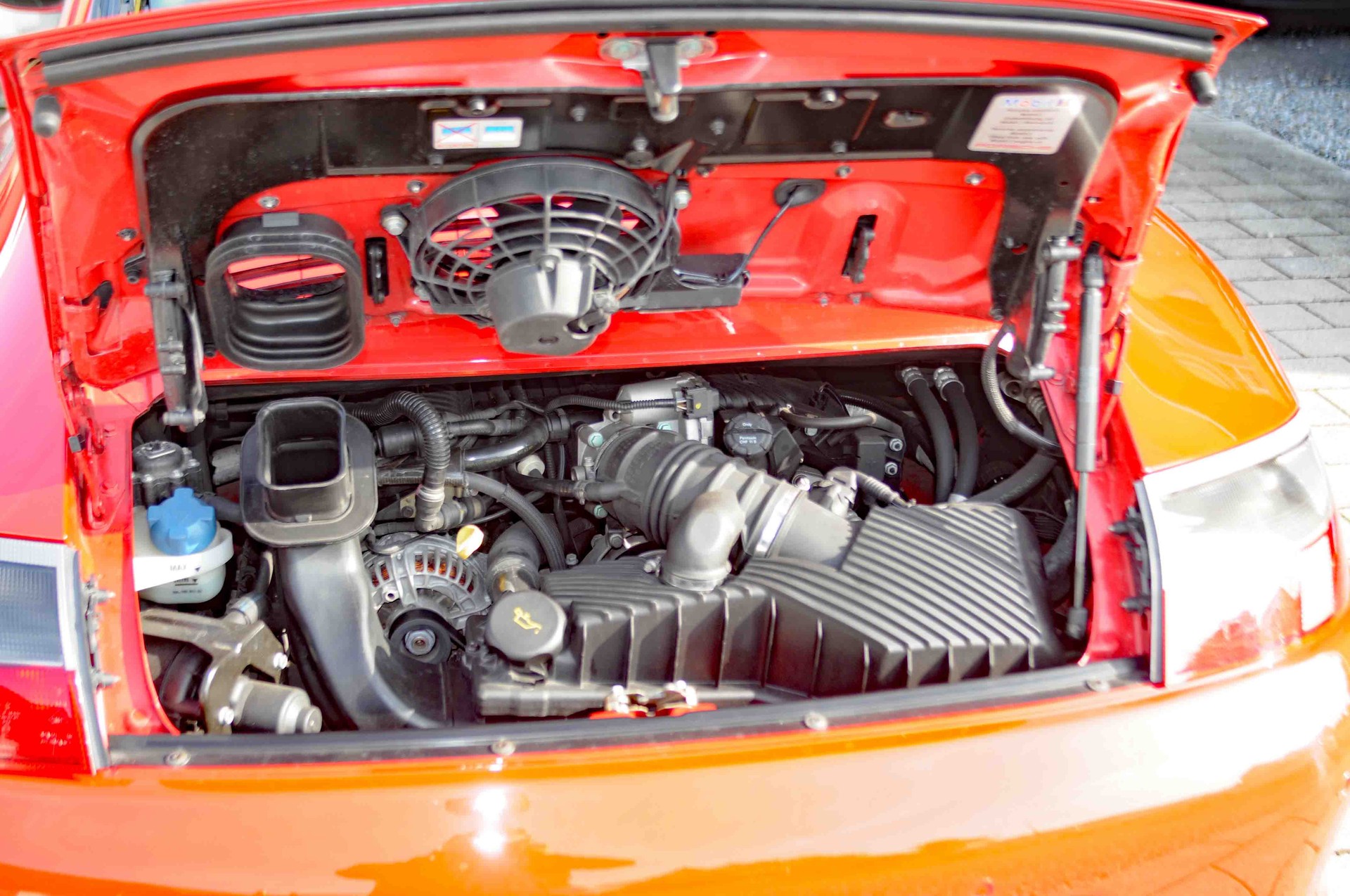 PORSCHE 911 Carrera 4-image-6