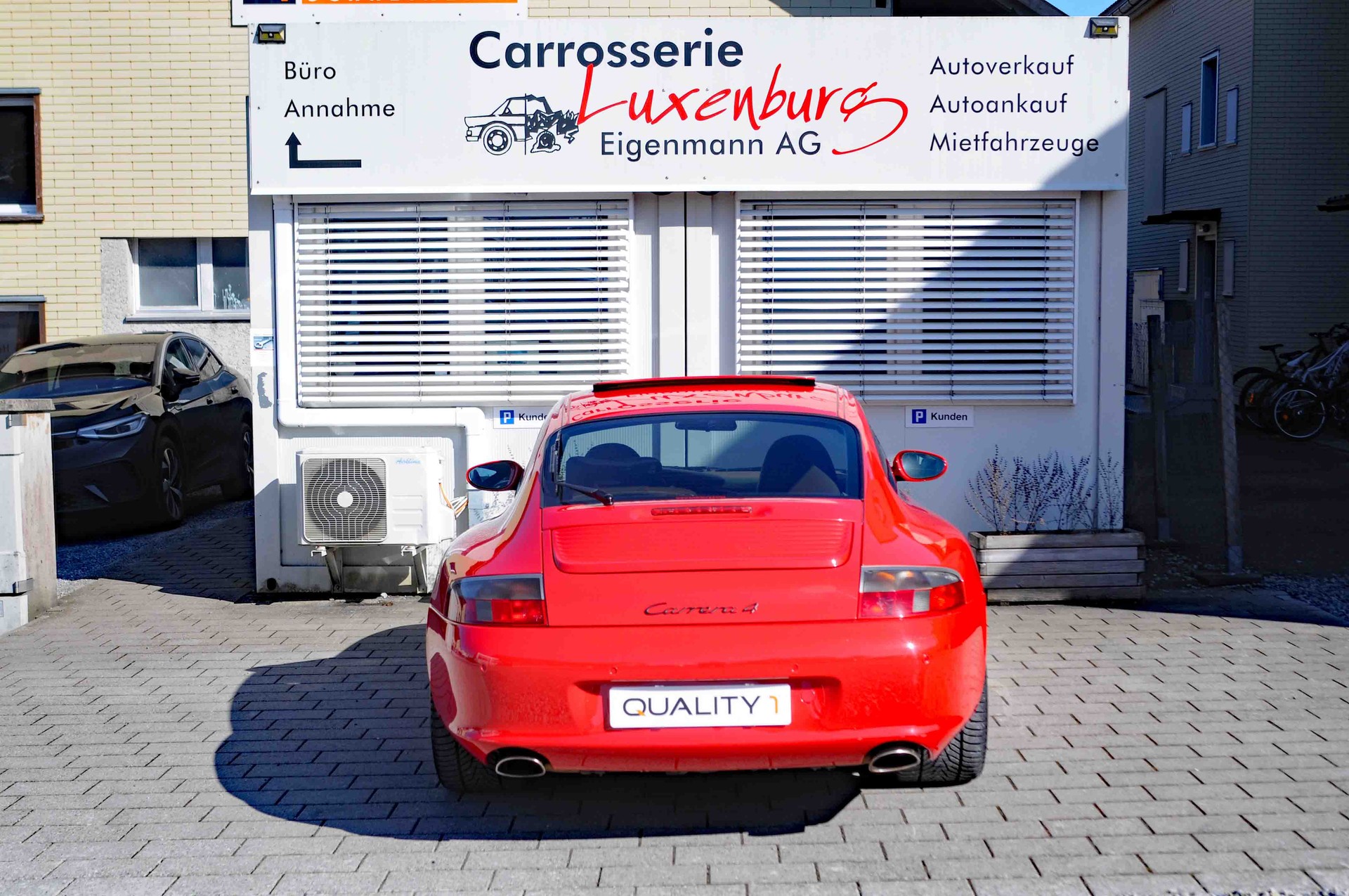 PORSCHE 911 Carrera 4-image-3