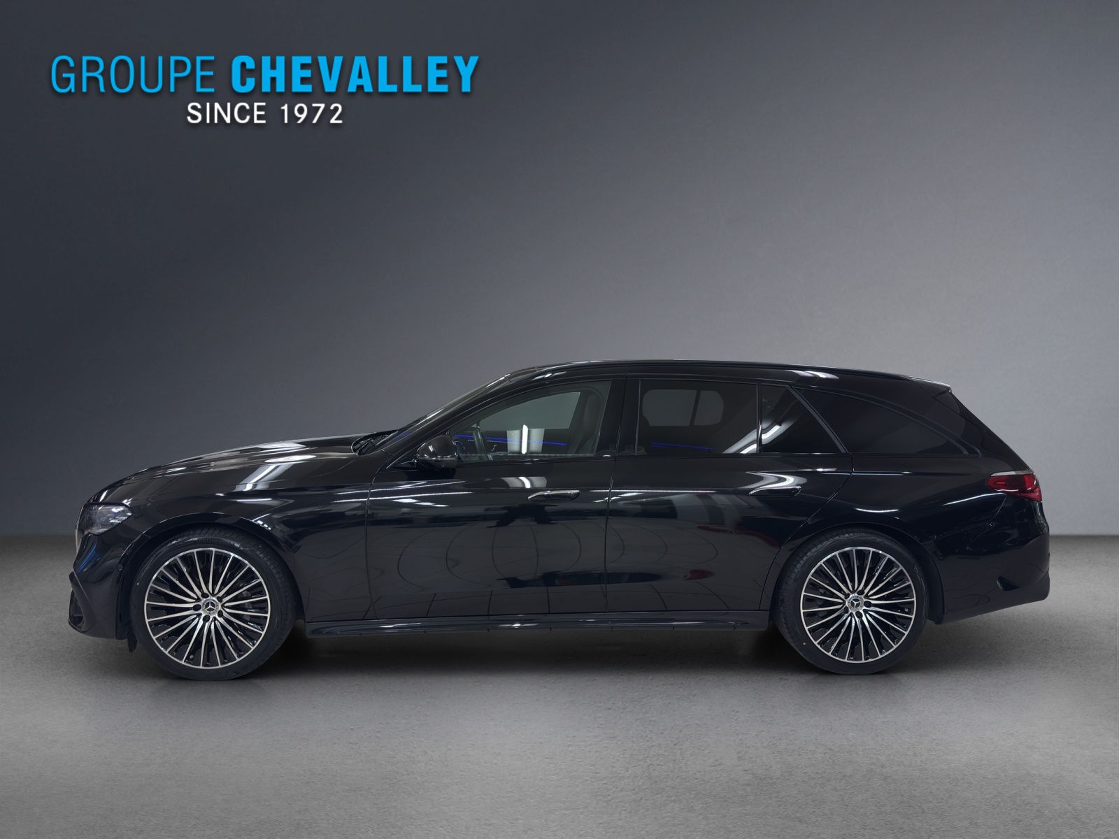 MERCEDES-BENZ E 220 d 4M-showroom-element-1