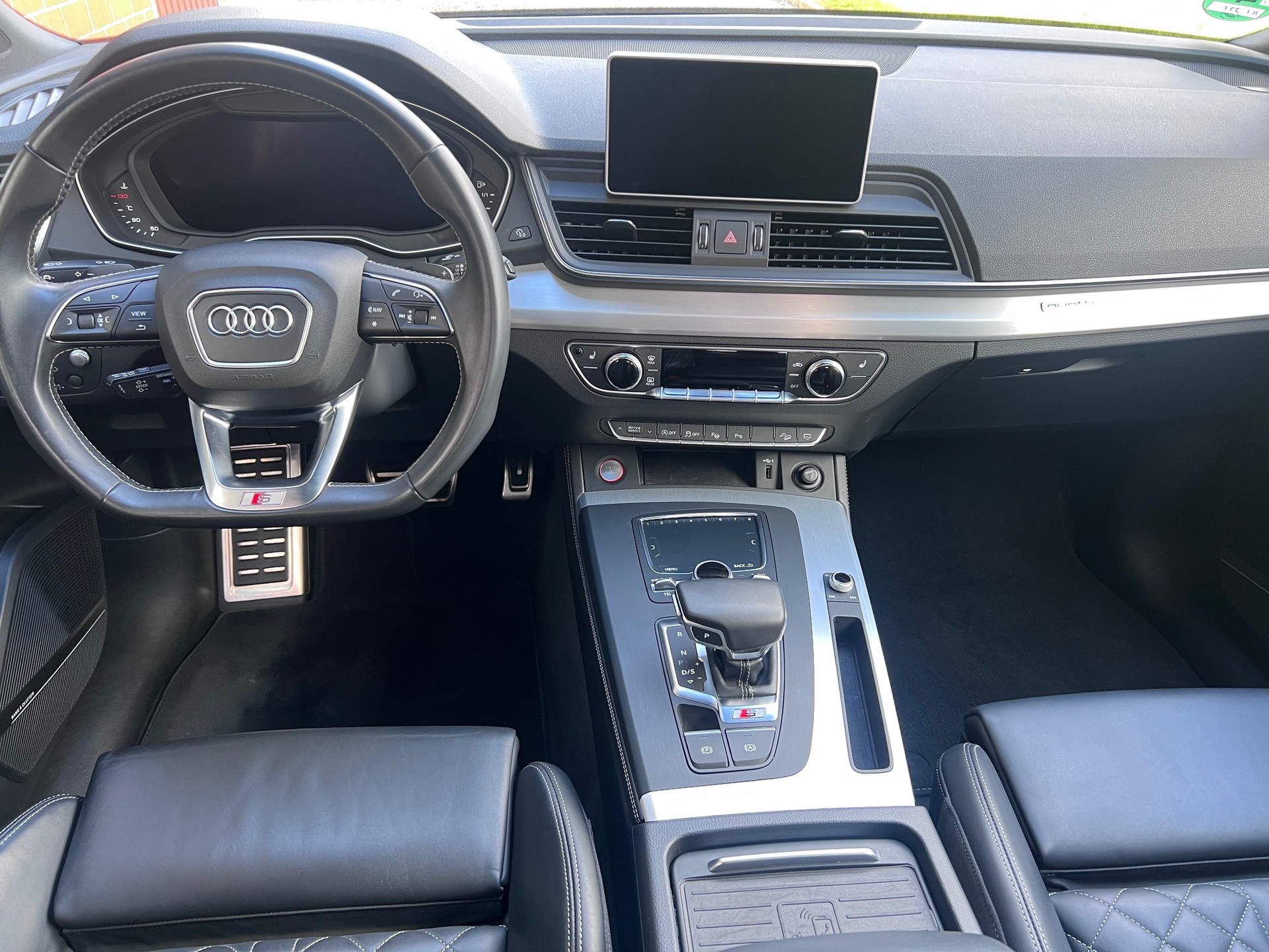 AUDI SQ5 3.0 TFSI quattro S-tronic-showroom-element-3