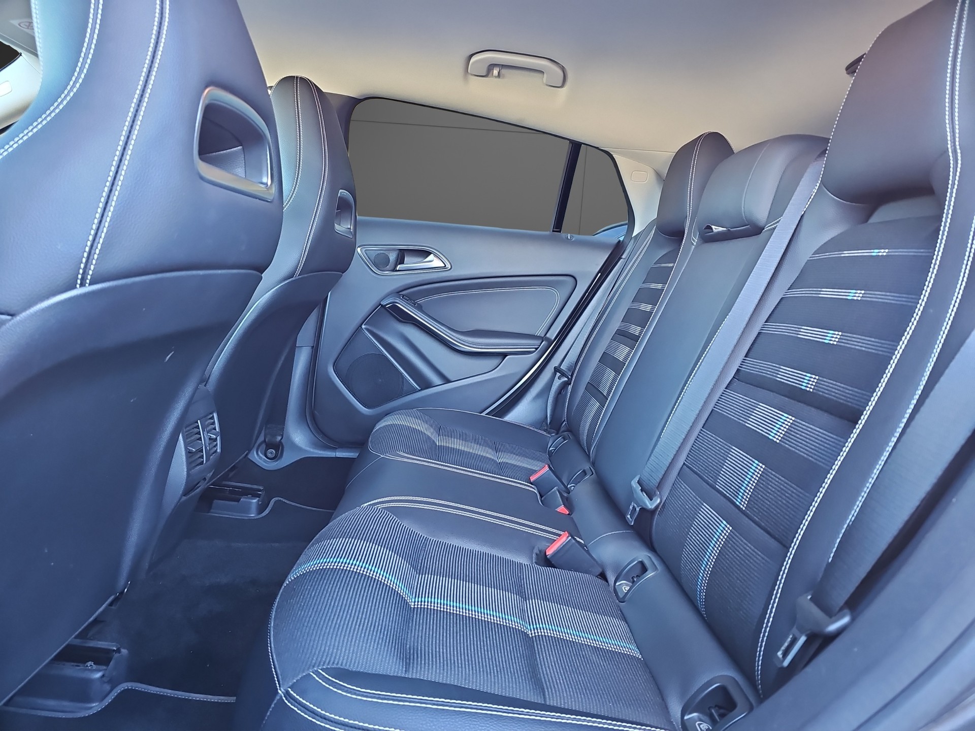 MERCEDES-BENZ CLA Shooting Br. 200 d Swiss Star Urban 4M 7G-DCT-image-8