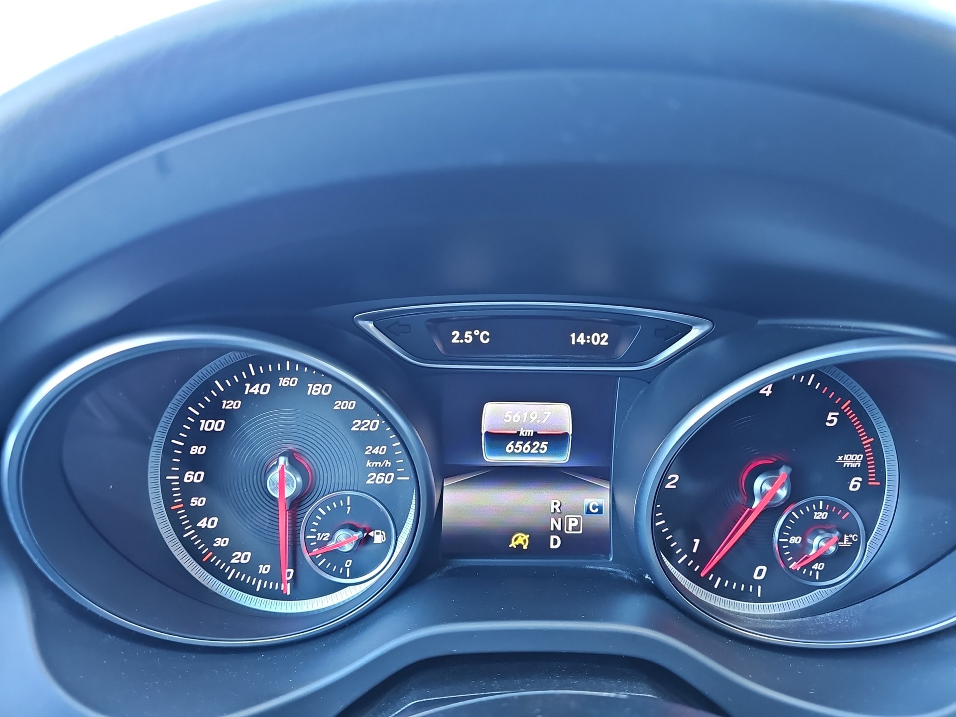 MERCEDES-BENZ CLA Shooting Br. 200 d Swiss Star Urban 4M 7G-DCT-image-10