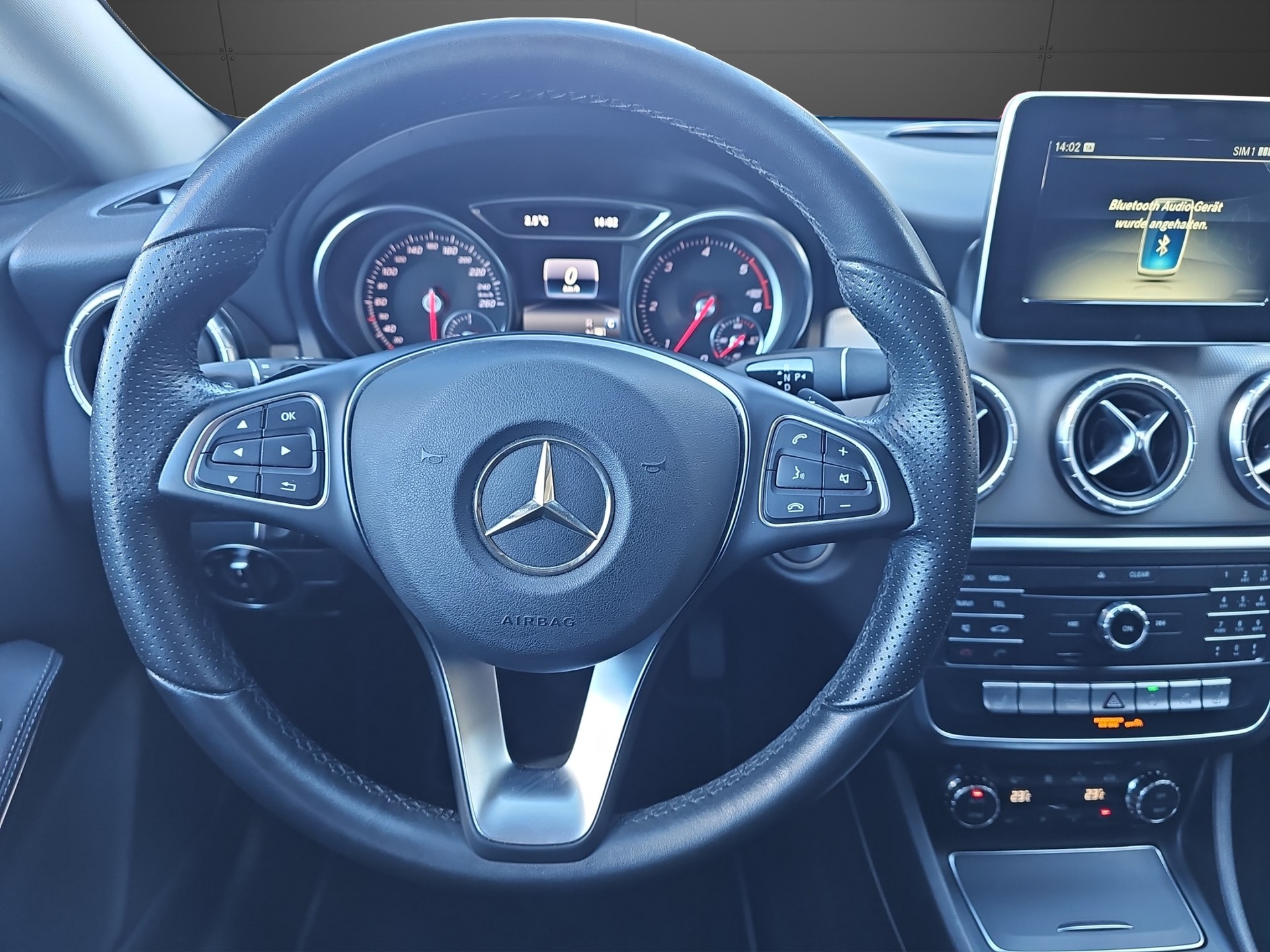 MERCEDES-BENZ CLA Shooting Br. 200 d Swiss Star Urban 4M 7G-DCT-image-9