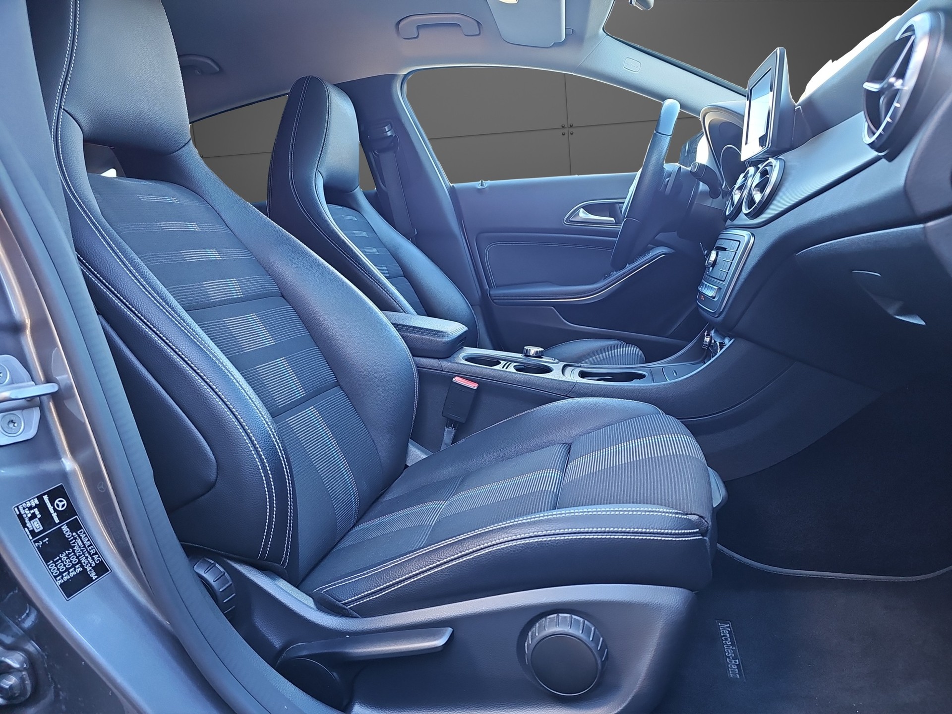 MERCEDES-BENZ CLA Shooting Br. 200 d Swiss Star Urban 4M 7G-DCT-image-7