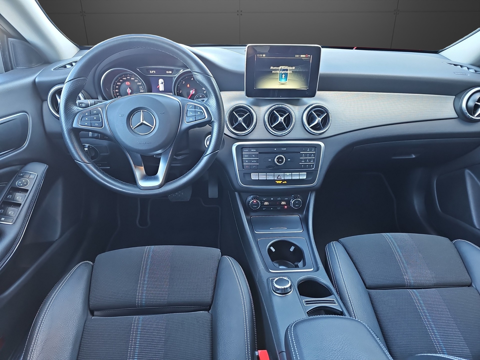 MERCEDES-BENZ CLA Shooting Br. 200 d Swiss Star Urban 4M 7G-DCT-image-5