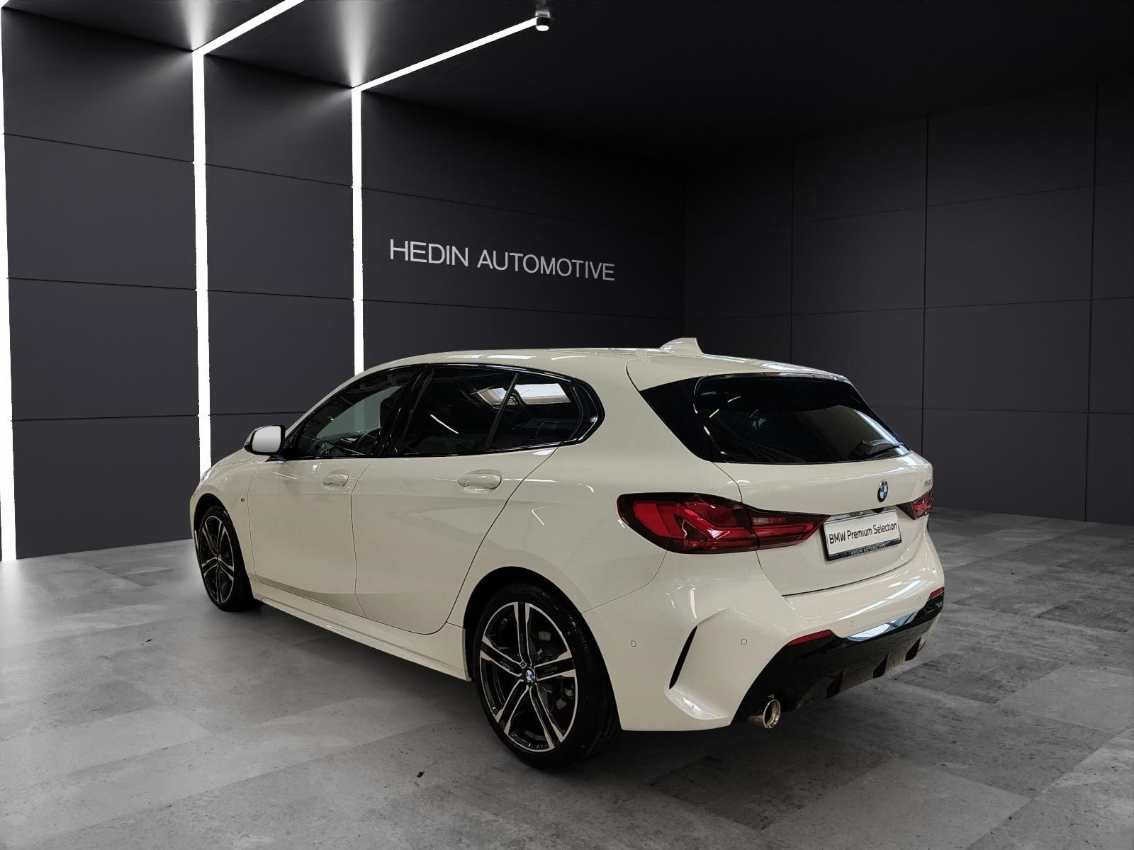 BMW 118i-showroom-element-2