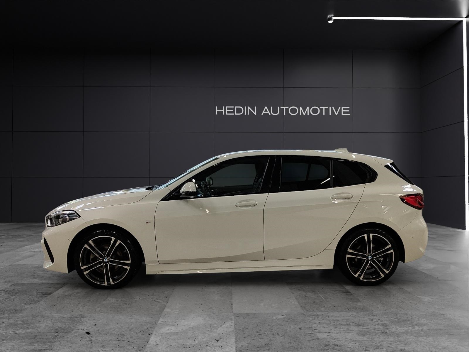 BMW 118i-showroom-element-3