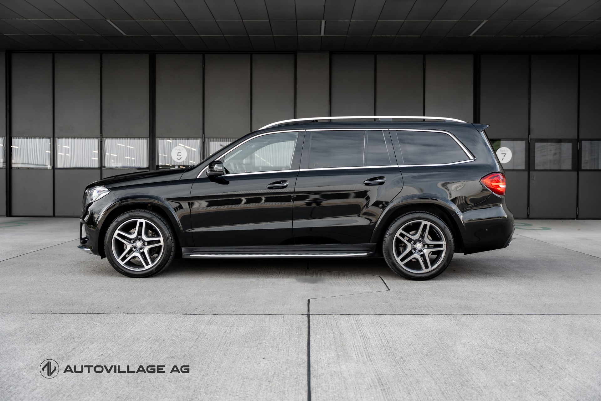 MERCEDES-BENZ GLS 350 d 4Matic 9G-TRONIC-showroom-element-2