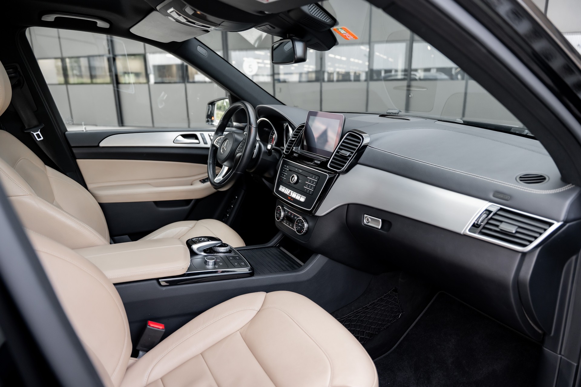 MERCEDES-BENZ GLS 350 d 4Matic 9G-TRONIC-showroom-element-3