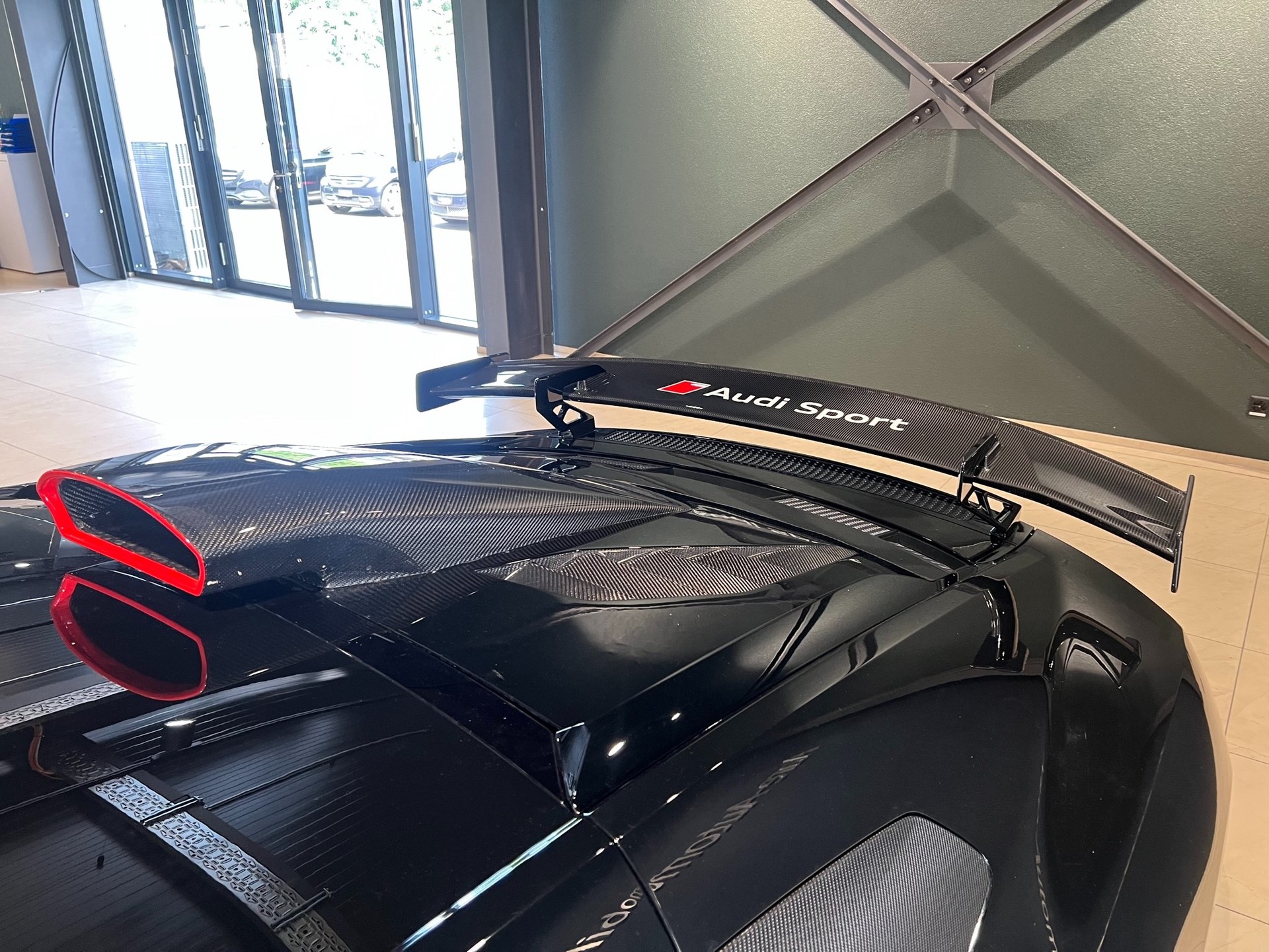 AUDI R8 Coupé 5.2 S-Tronic-image-11