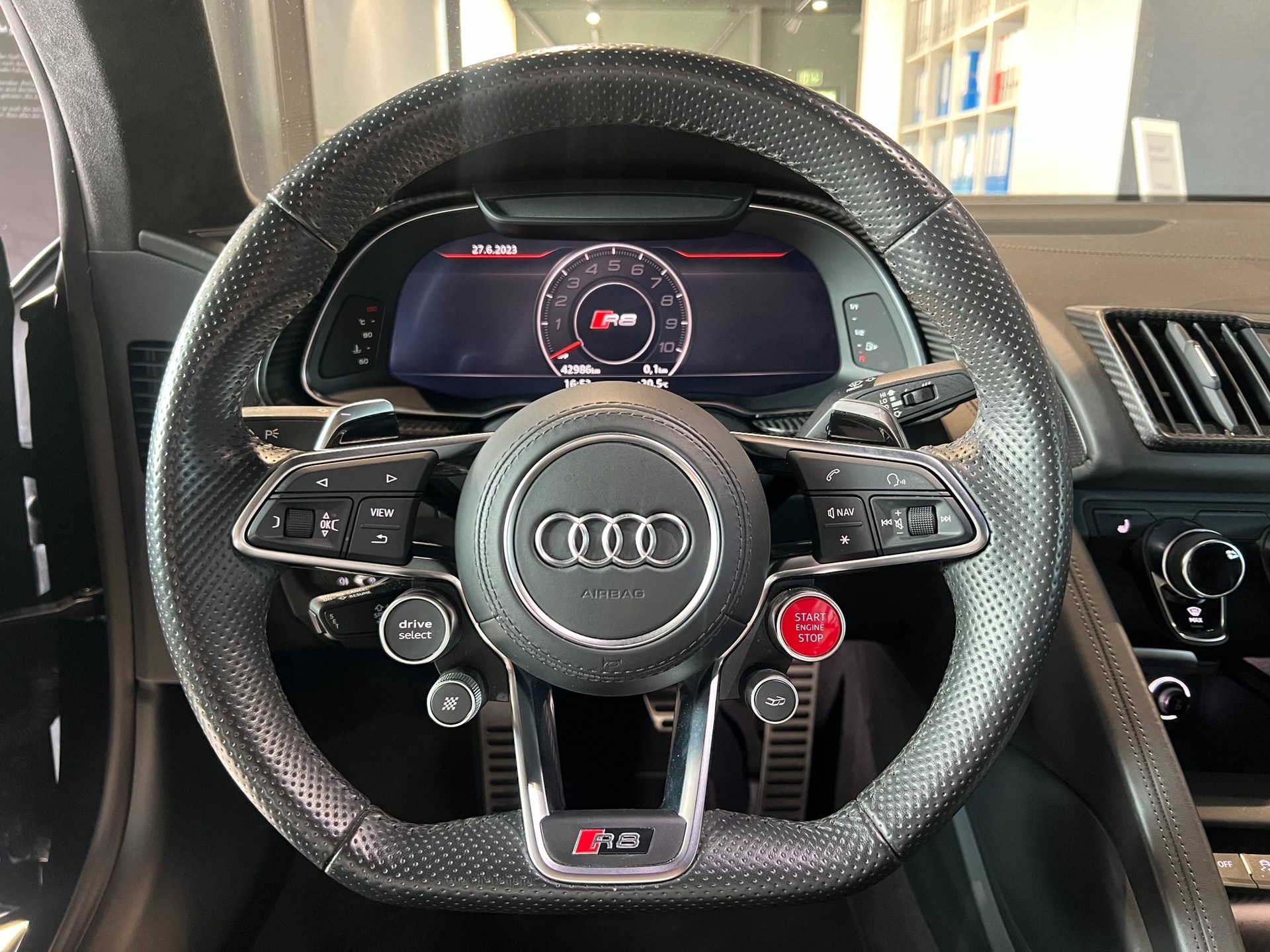 AUDI R8 Coupé 5.2 S-Tronic-image-14