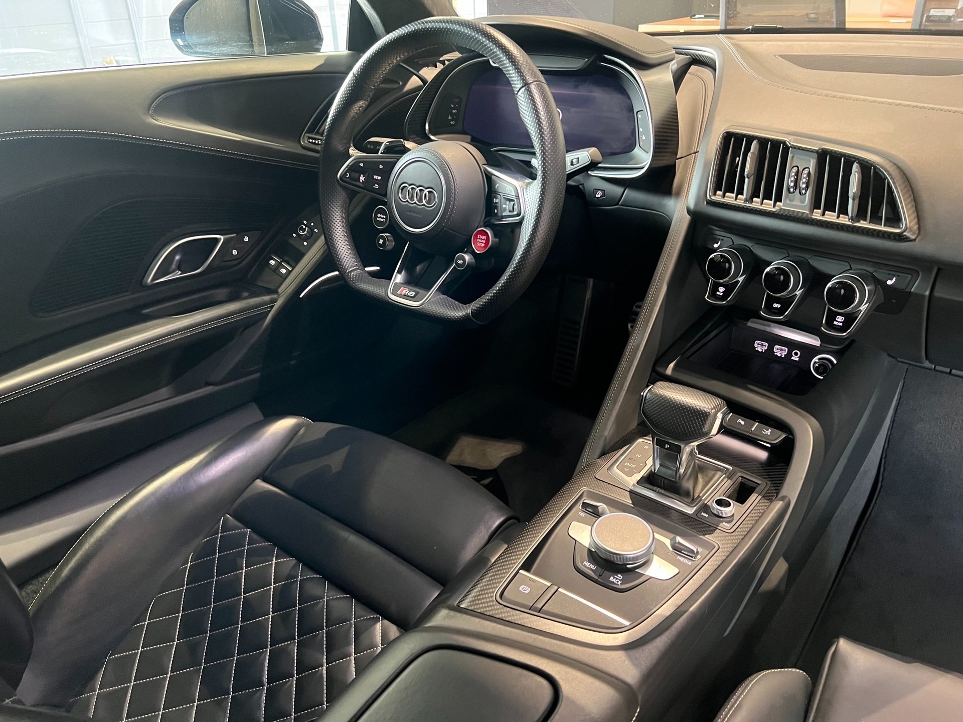 AUDI R8 Coupé 5.2 S-Tronic-image-16