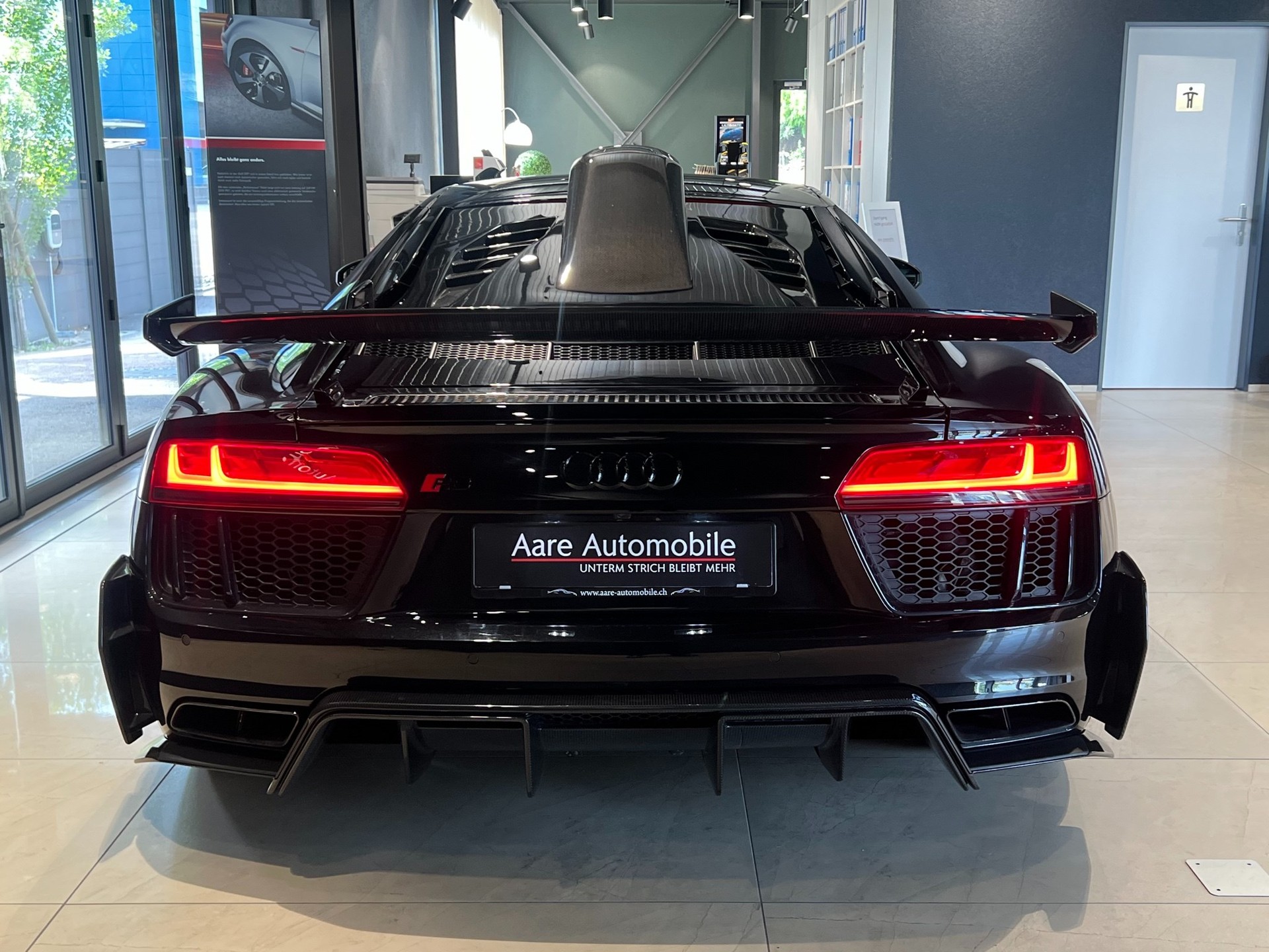 AUDI R8 Coupé 5.2 S-Tronic-image-6