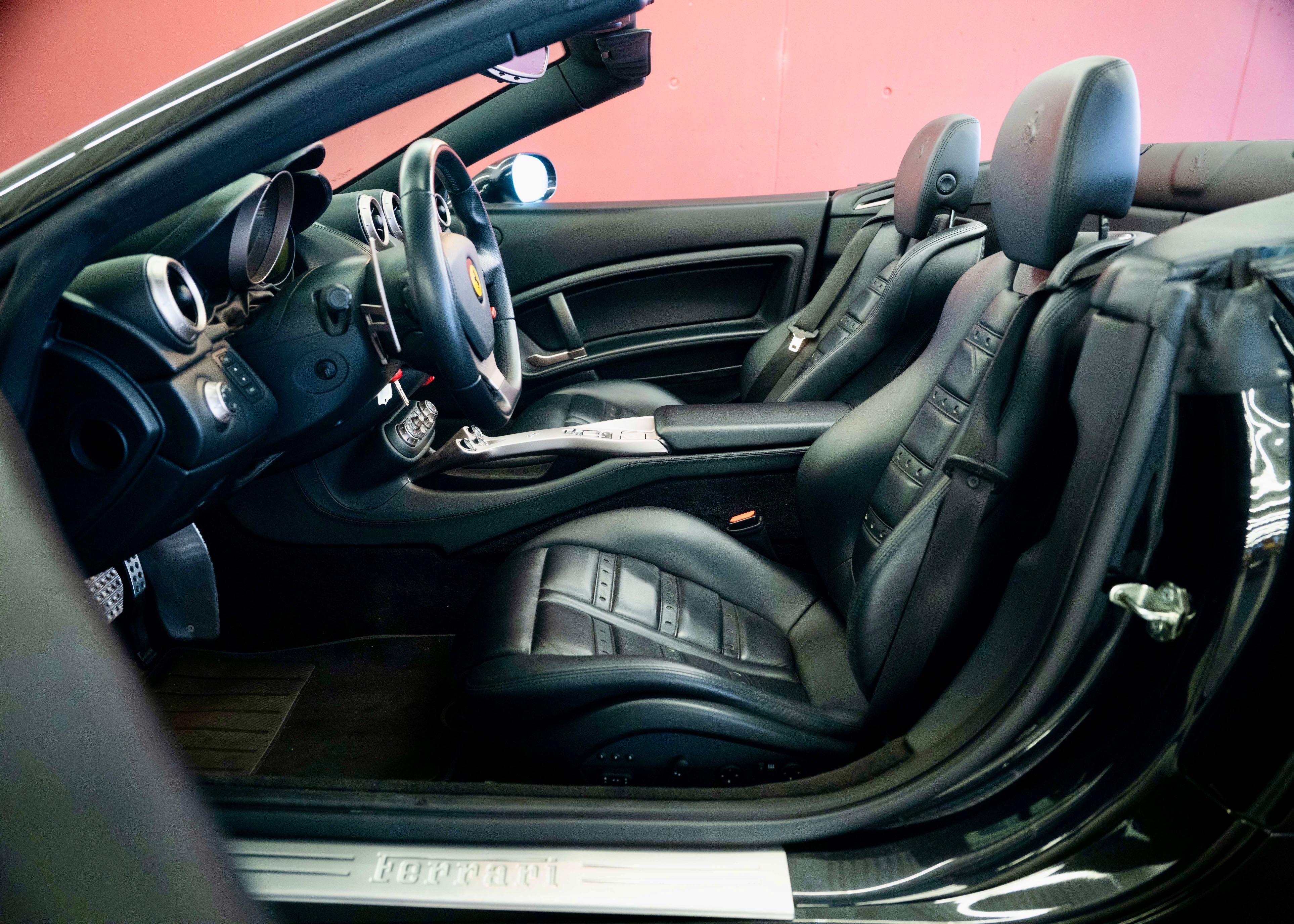 Image FERRARI CALIFORNIA California 4.3 V8 (2nd hand, Swiss model, 100% original, full Ferrari service history)