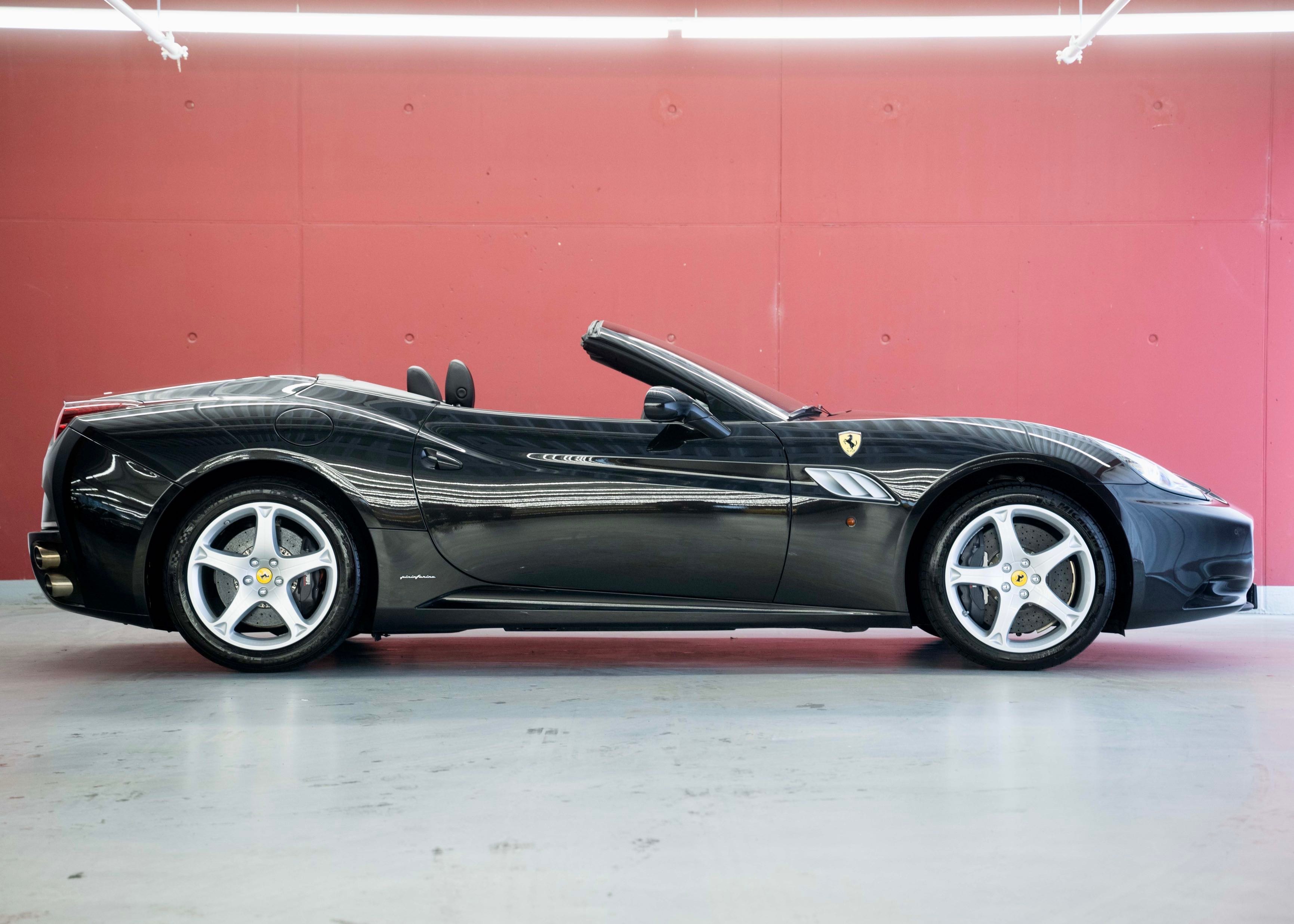 Image FERRARI CALIFORNIA California 4.3 V8 (2nd hand, Swiss model, 100% original, full Ferrari service history)