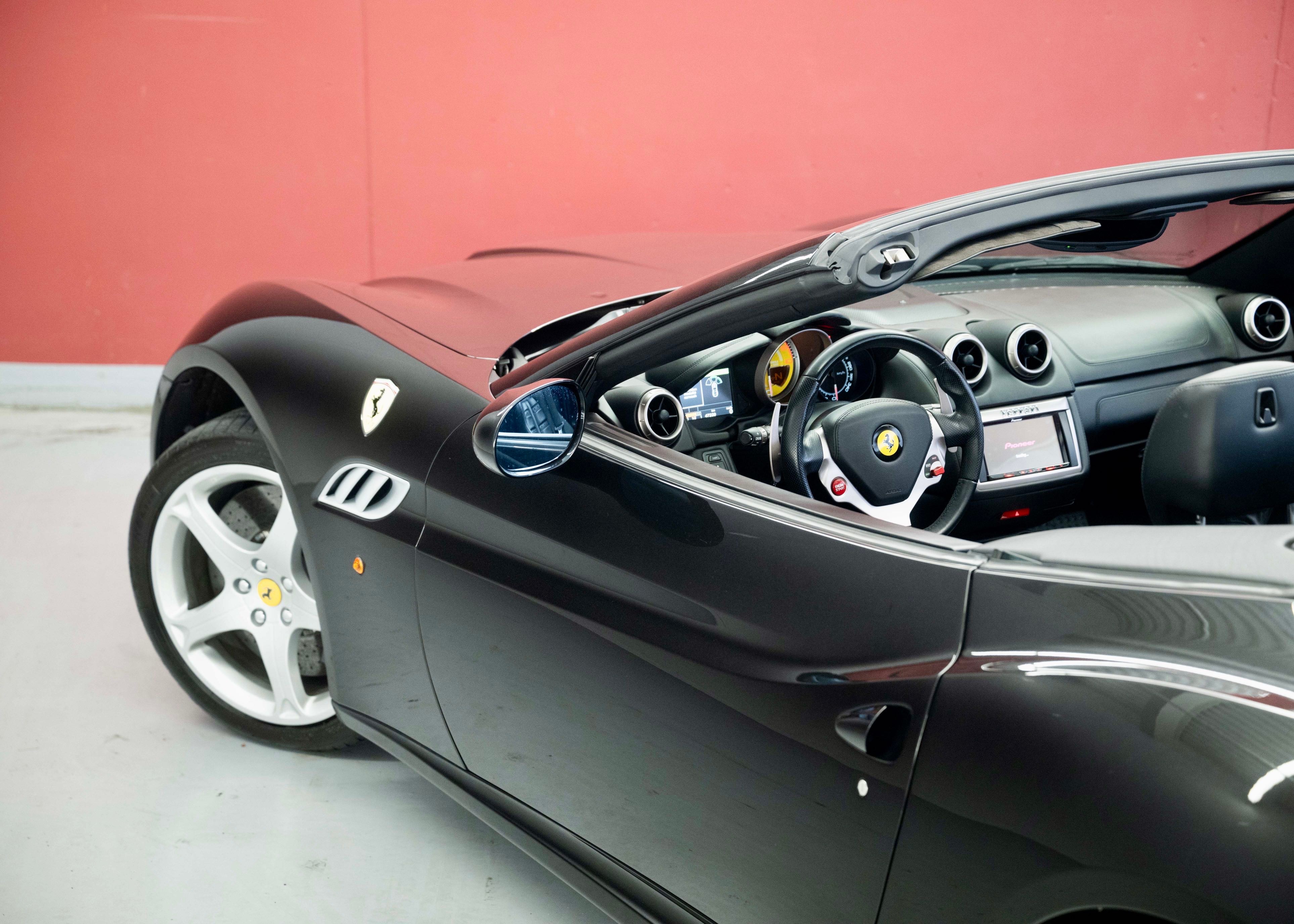 Image FERRARI CALIFORNIA California 4.3 V8 (2nd hand, Swiss model, 100% original, full Ferrari service history)