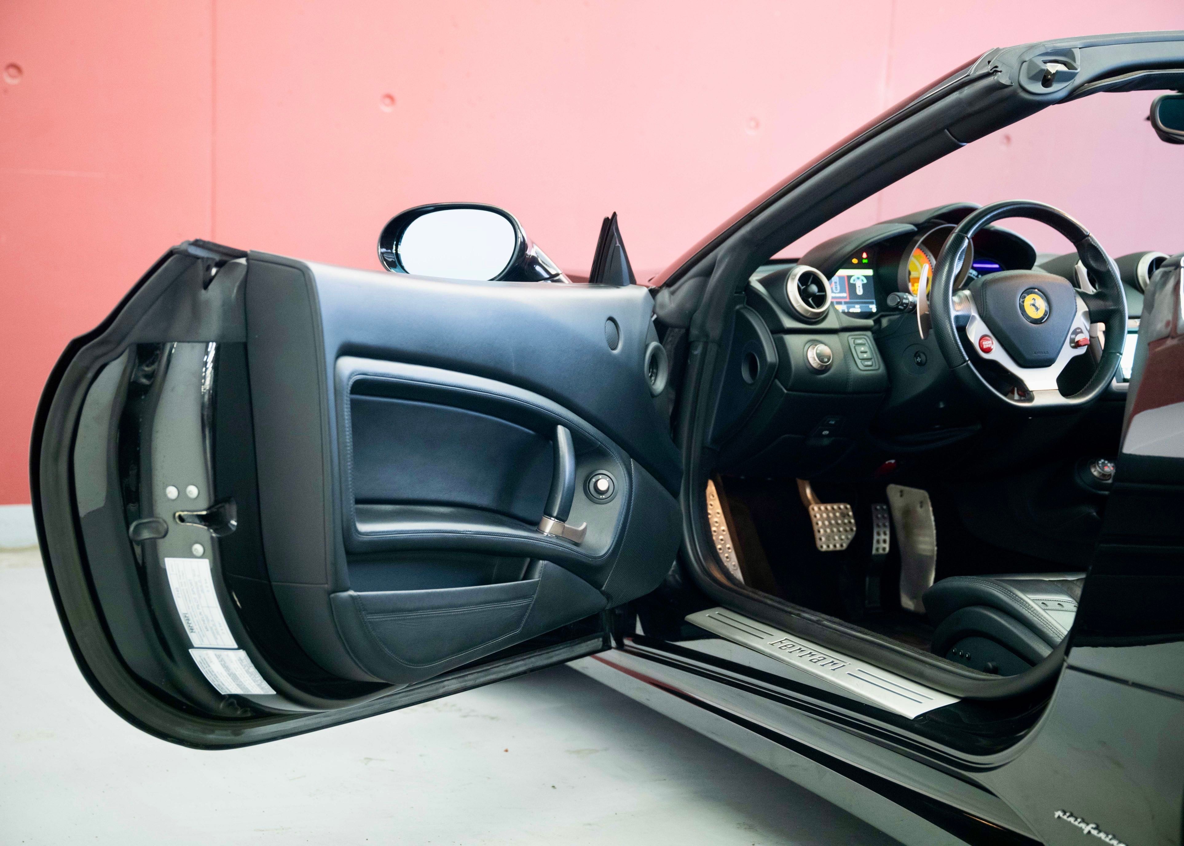 Image FERRARI CALIFORNIA California 4.3 V8 (2nd hand, Swiss model, 100% original, full Ferrari service history)