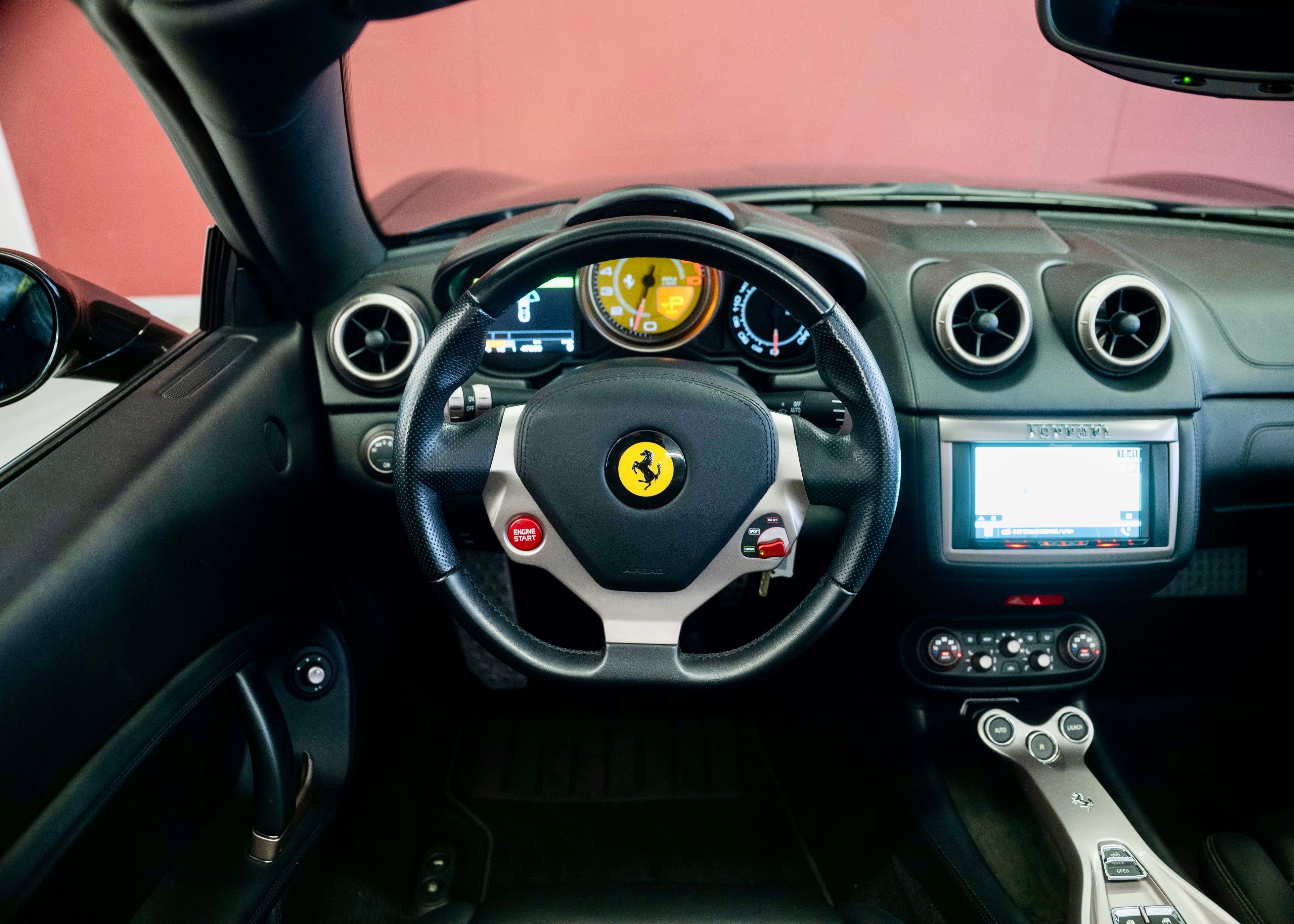 Image FERRARI CALIFORNIA California 4.3 V8 (2nd hand, Swiss model, 100% original, full Ferrari service history)