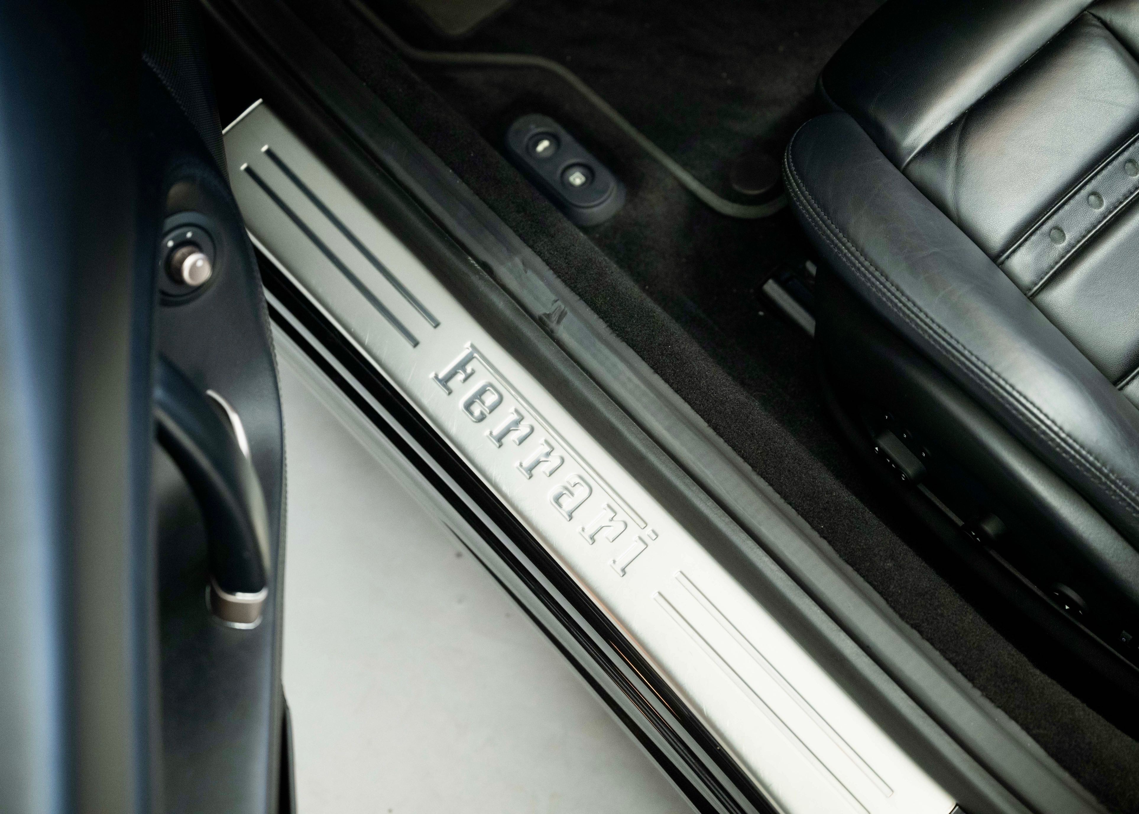 Image FERRARI CALIFORNIA California 4.3 V8 (2nd hand, Swiss model, 100% original, full Ferrari service history)