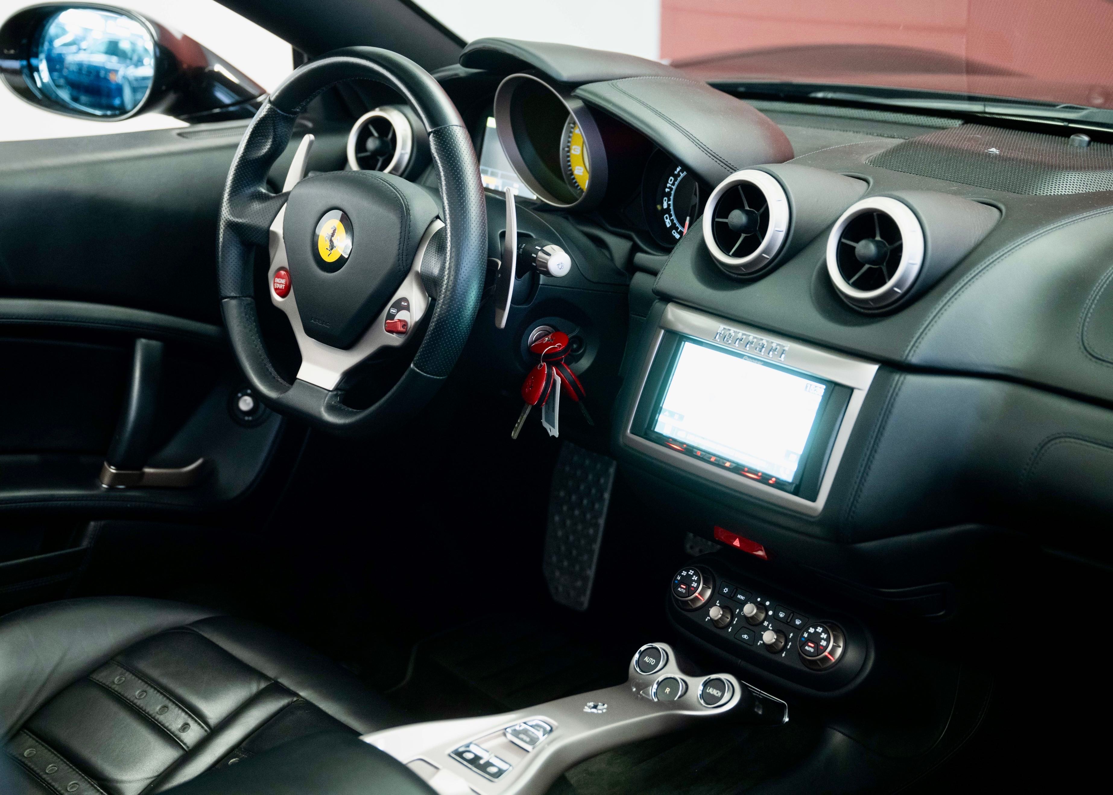 Image FERRARI CALIFORNIA California 4.3 V8 (2nd hand, Swiss model, 100% original, full Ferrari service history)