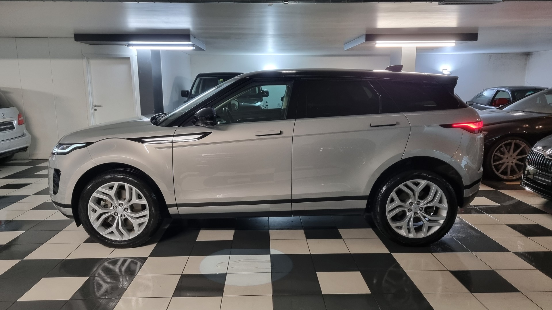 LAND ROVER Range Rover Evoque R-Dynamic D 240 AT9-showroom-element-1