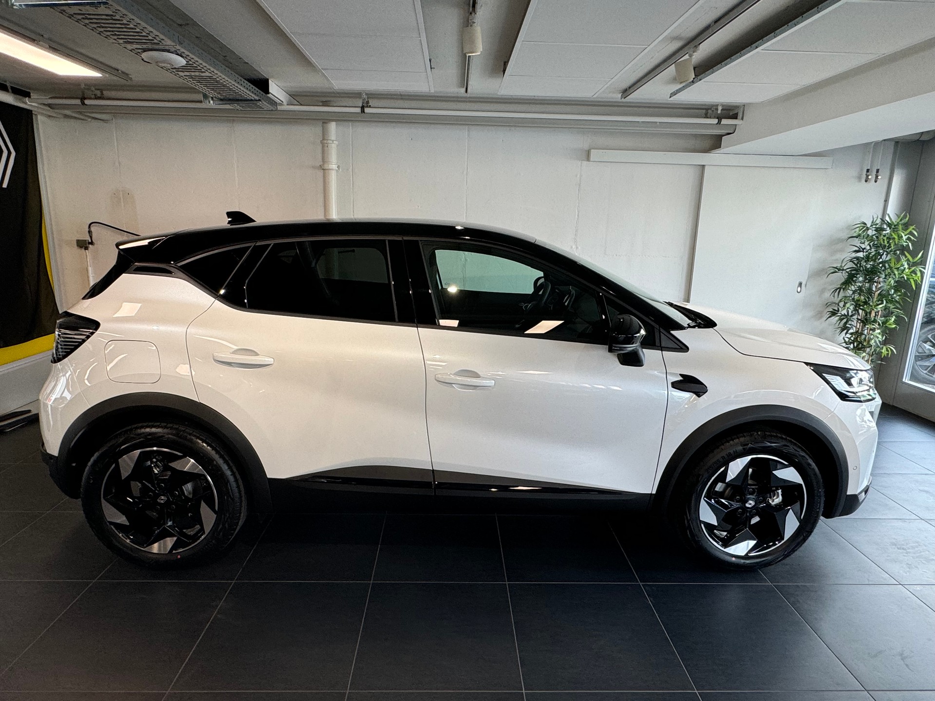 RENAULT CAPTUR E-TECH FULL HYBRID techno full hybrid E-Tech 145-showroom-element-3