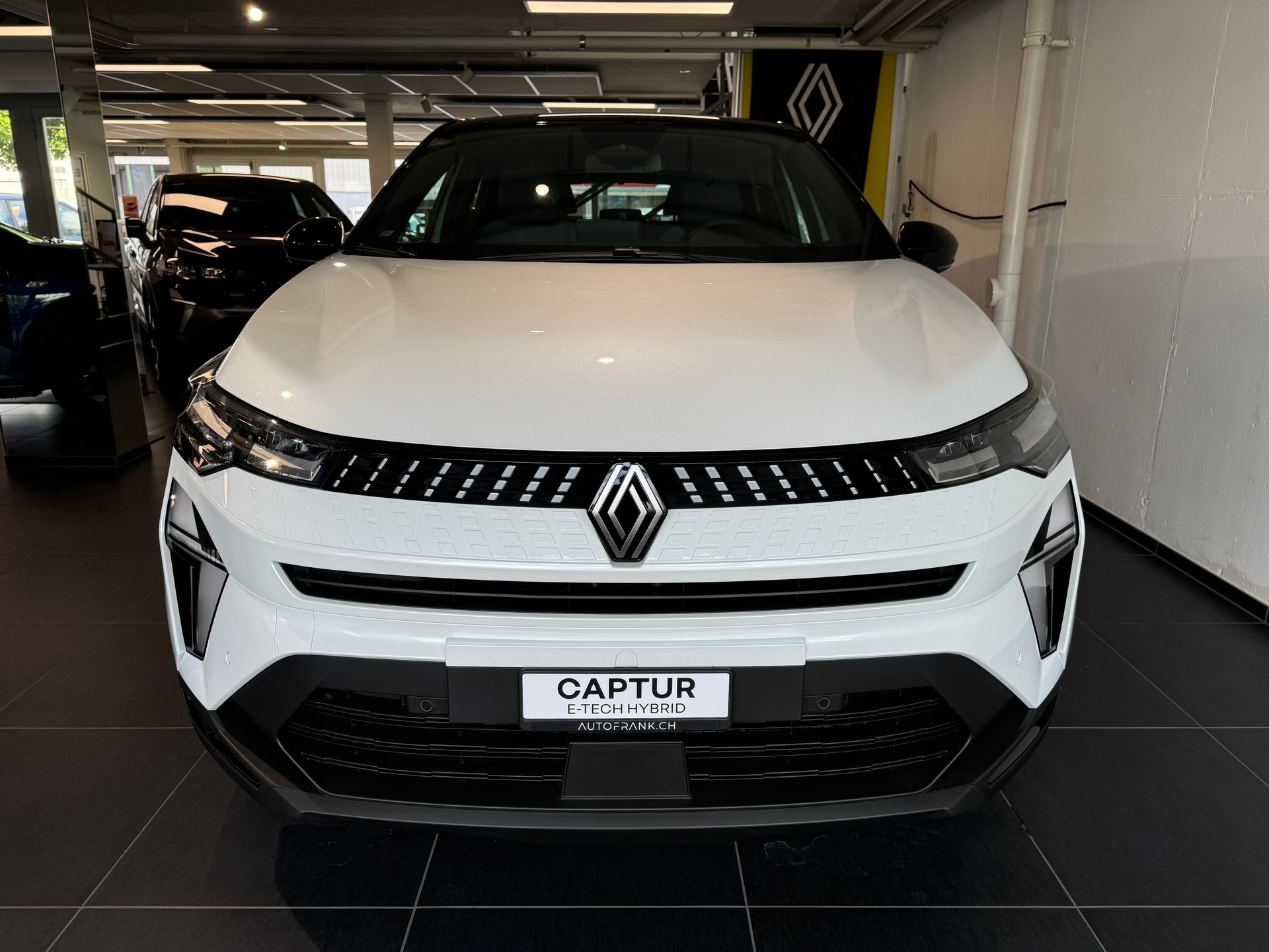 RENAULT CAPTUR E-TECH FULL HYBRID techno full hybrid E-Tech 145-showroom-element-1