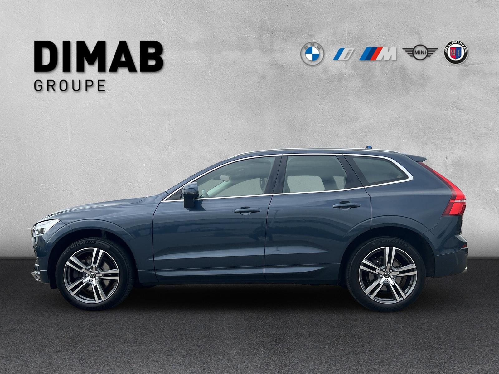 VOLVO XC60 B4 Diesel Mild Hybrid AWD Momentum Geartronic-showroom-element-1