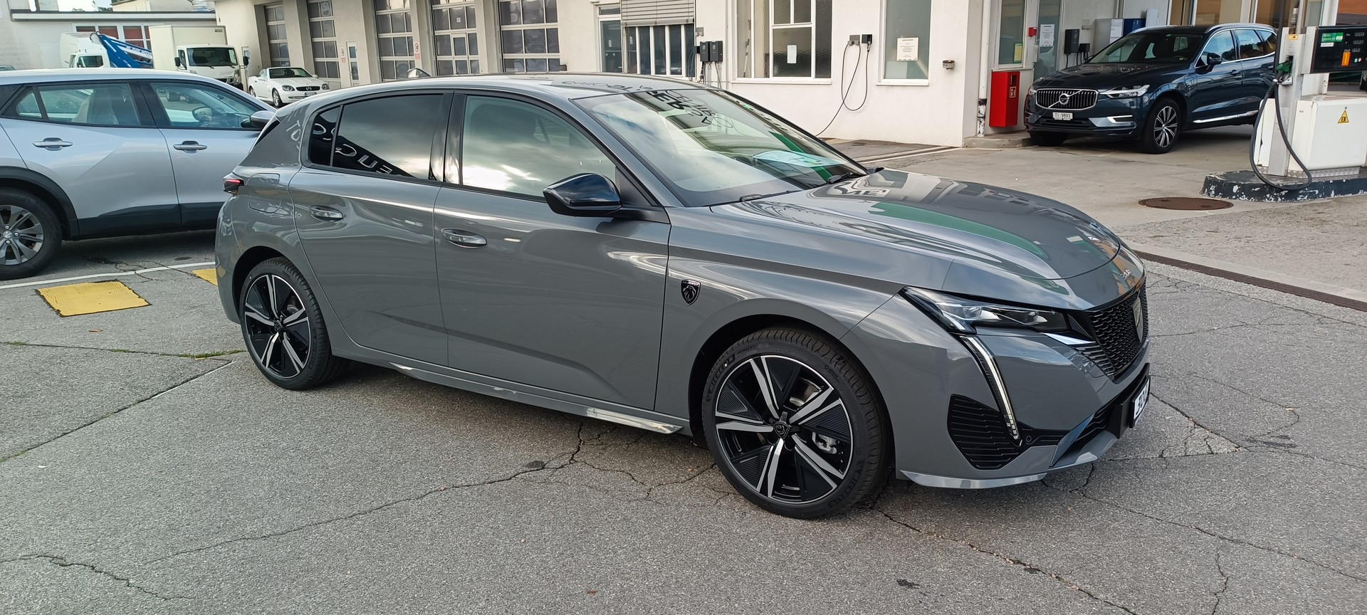 PEUGEOT 308 1.2 HEV 136 GT-showroom-element-3
