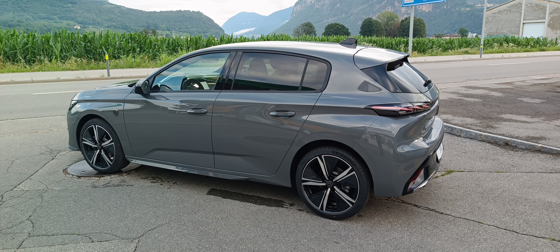 PEUGEOT 308 1.2 HEV 136 GT-image-9