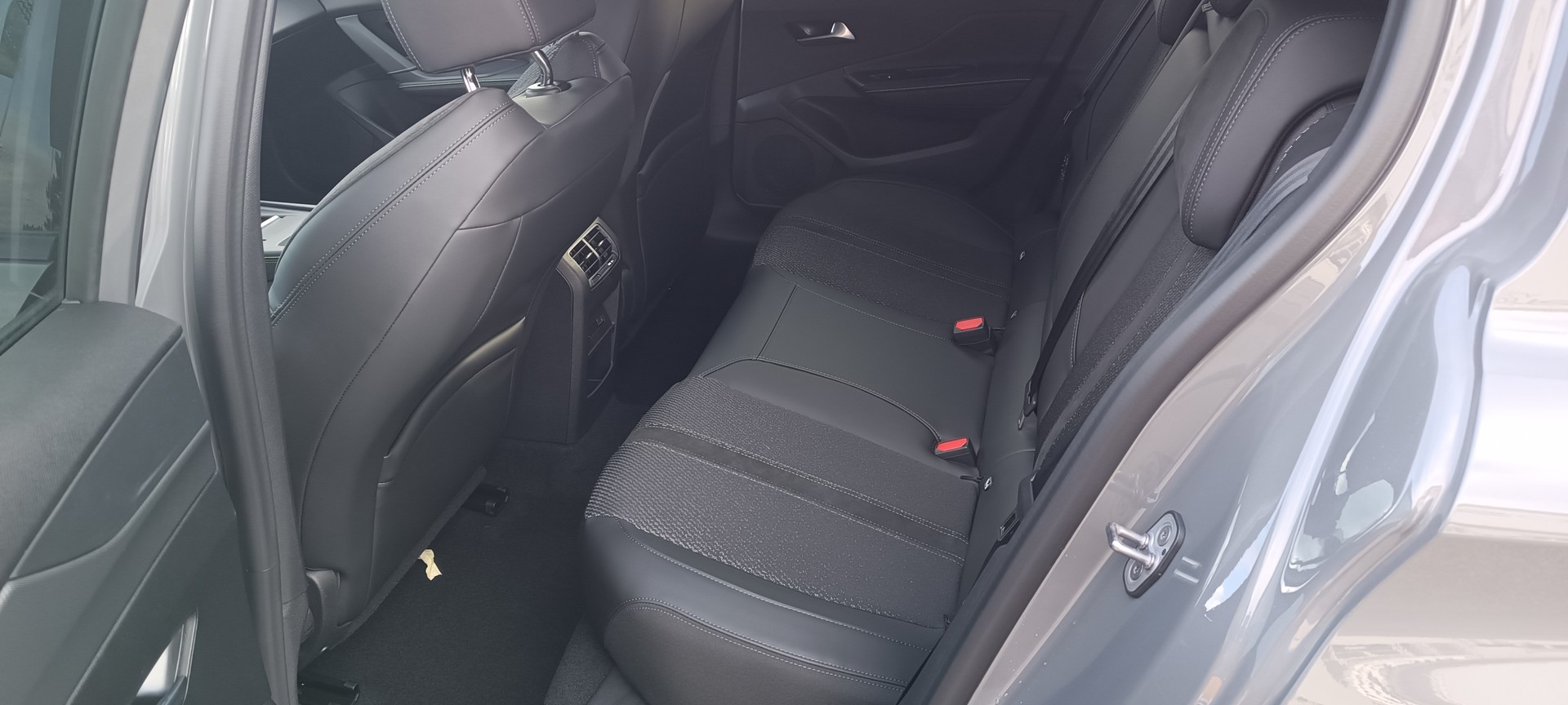 PEUGEOT 308 1.2 HEV 136 GT-image-15