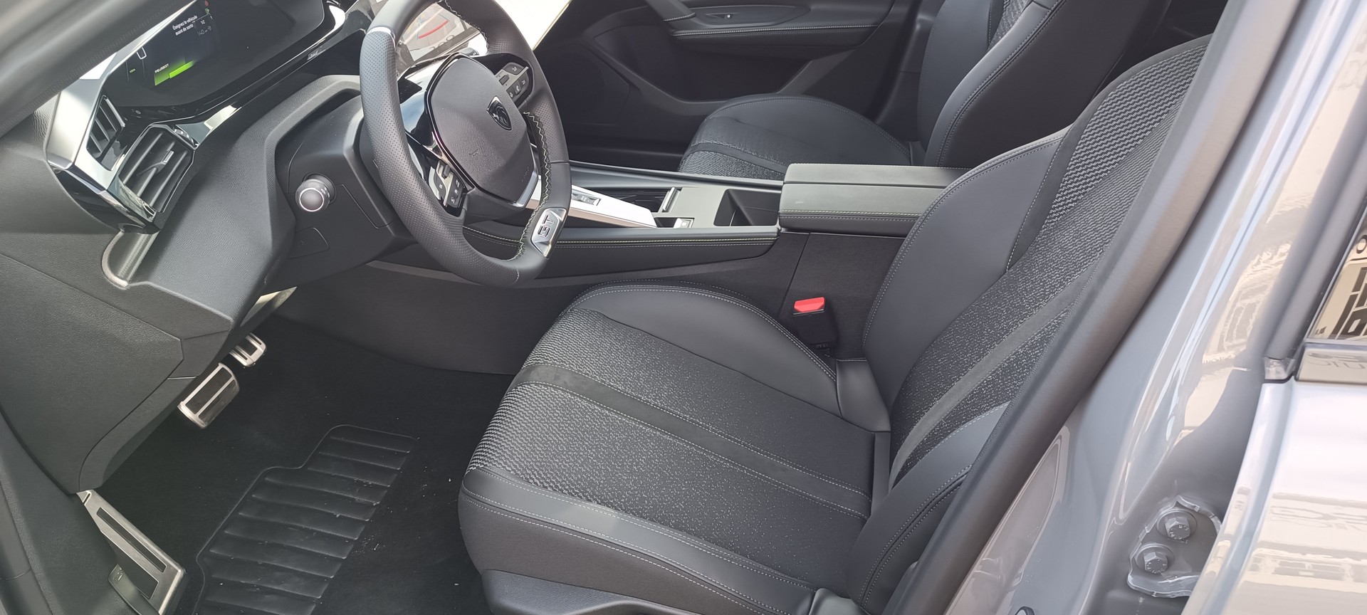 PEUGEOT 308 1.2 HEV 136 GT-image-14