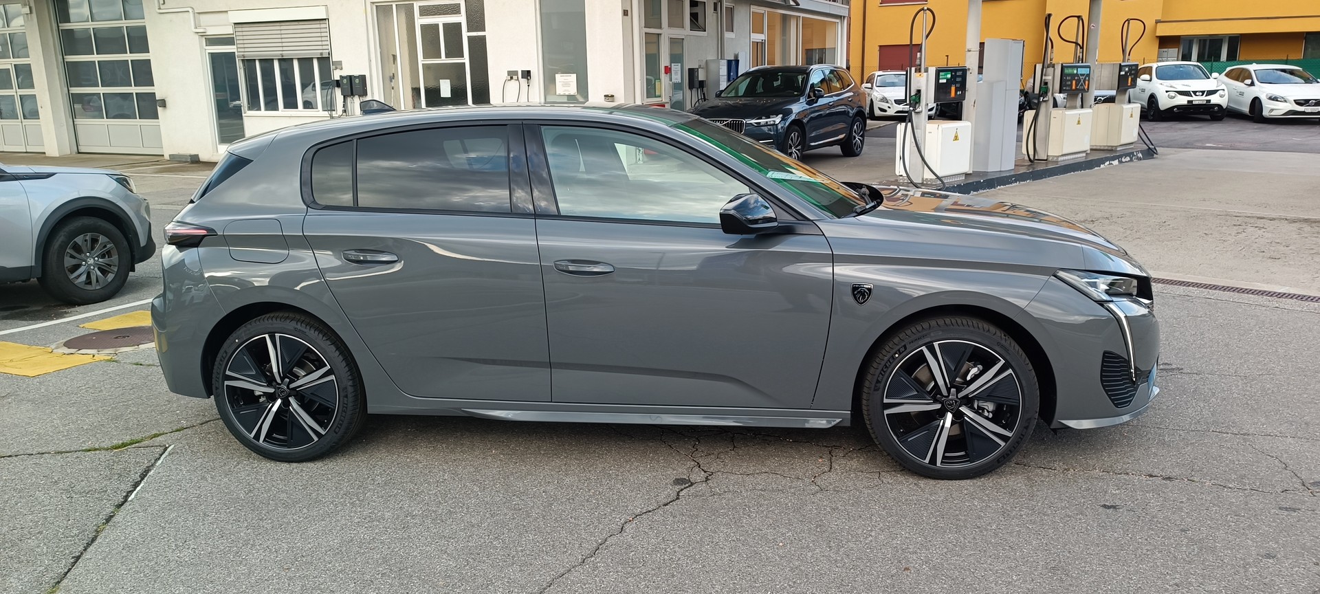 PEUGEOT 308 1.2 HEV 136 GT-image-4
