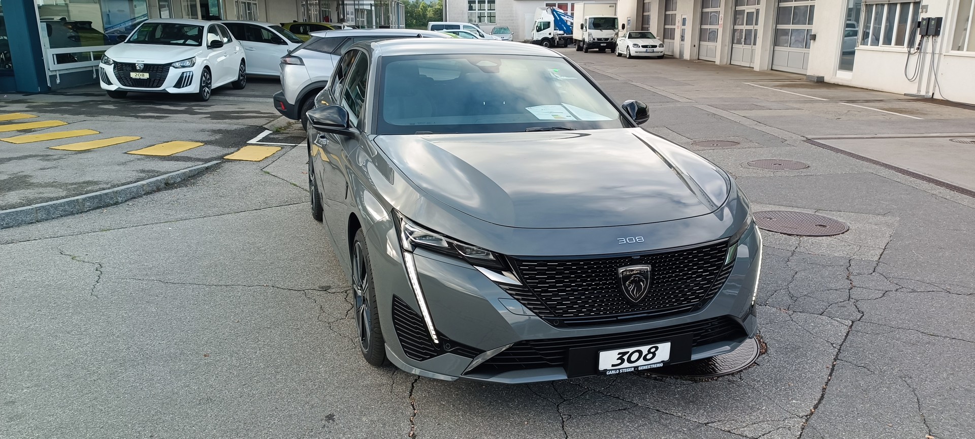 PEUGEOT 308 1.2 HEV 136 GT-showroom-element-2