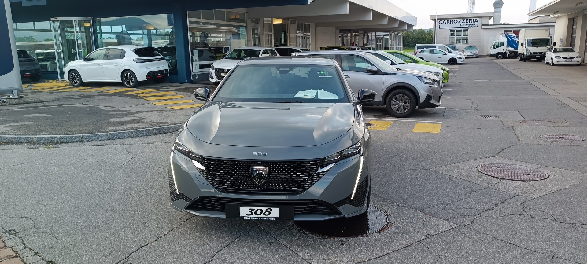 PEUGEOT 308 1.2 HEV 136 GT-showroom-element-1