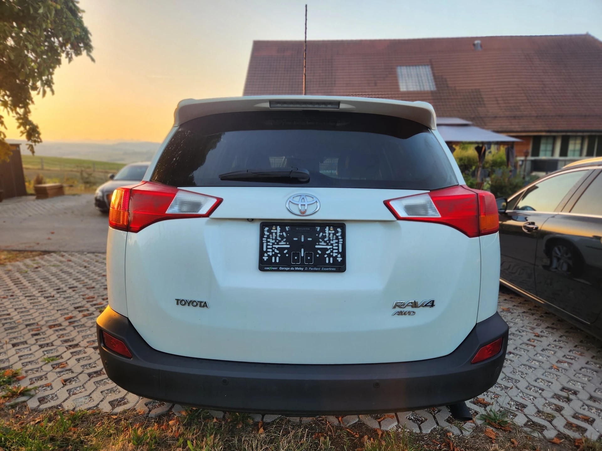 TOYOTA RAV-4 2.2D-CAT Sol Premium AT-showroom-element-3