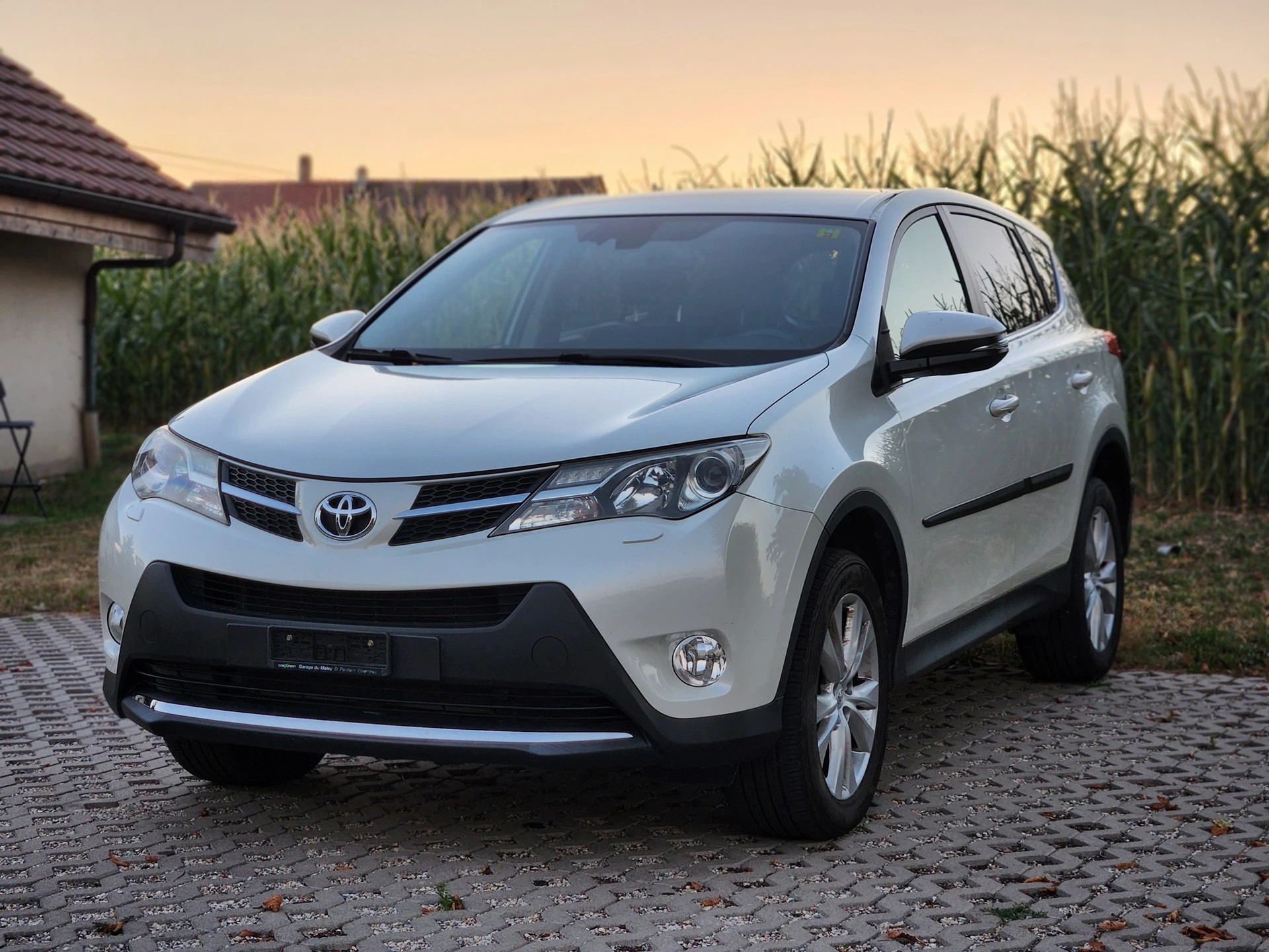 TOYOTA RAV-4 2.2D-CAT Sol Premium AT-showroom-element-2