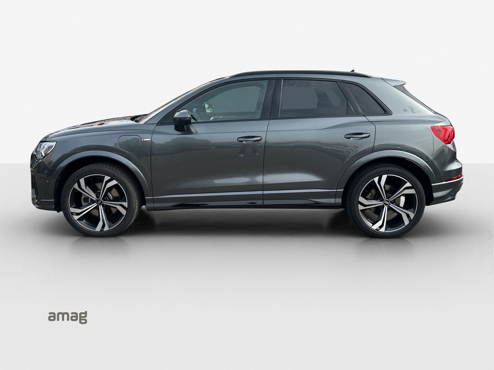 AUDI Q3 45 TFSI e S line Attraction S-tronic-showroom-element-1