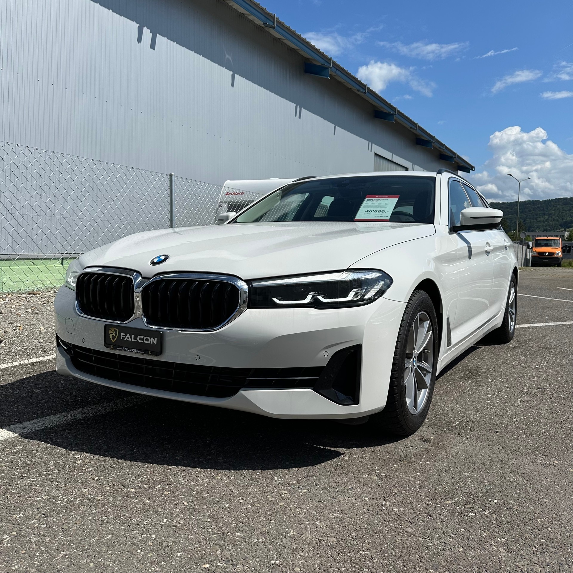 BMW 520d xDrive 48V Touring Steptronic-showroom-element-2