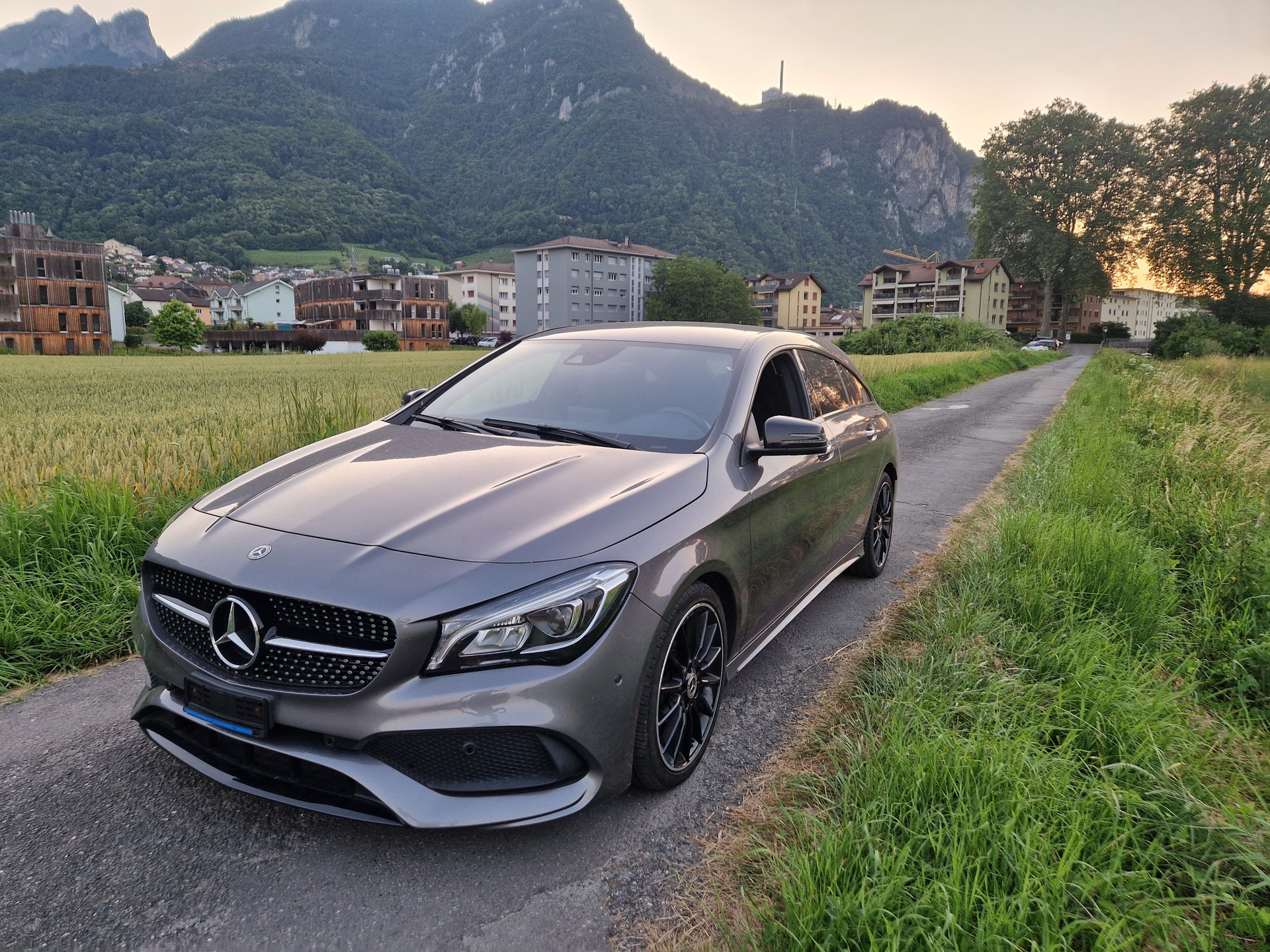 MERCEDES-BENZ CLA Shooting Brake 200 AMG Line 7G-DCT