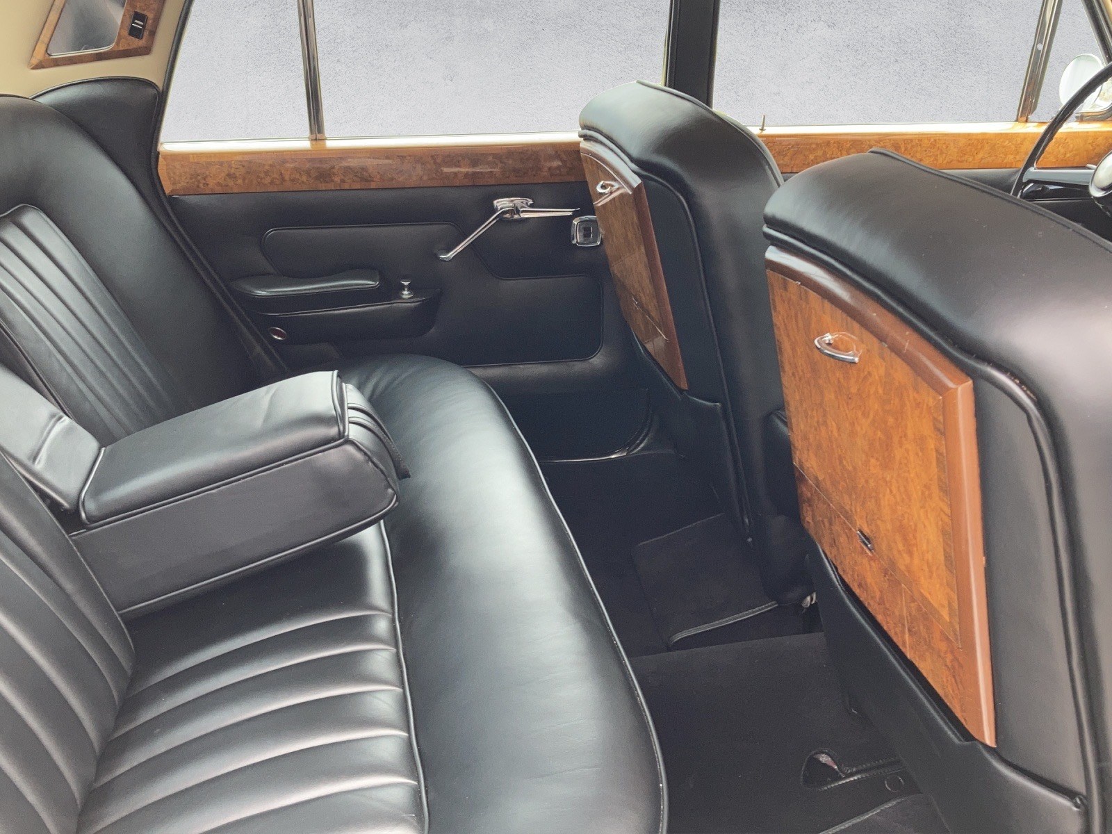 ROLLS-ROYCE Silver Shadow-image-9