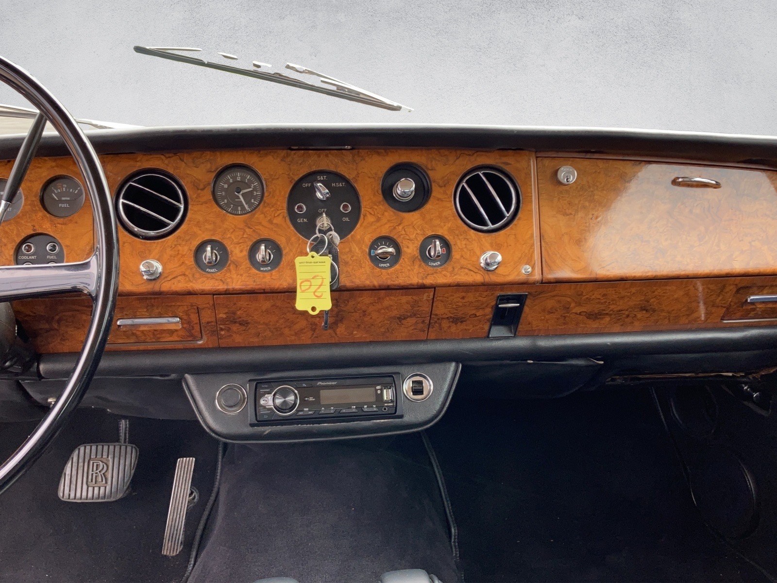 ROLLS-ROYCE Silver Shadow-image-3